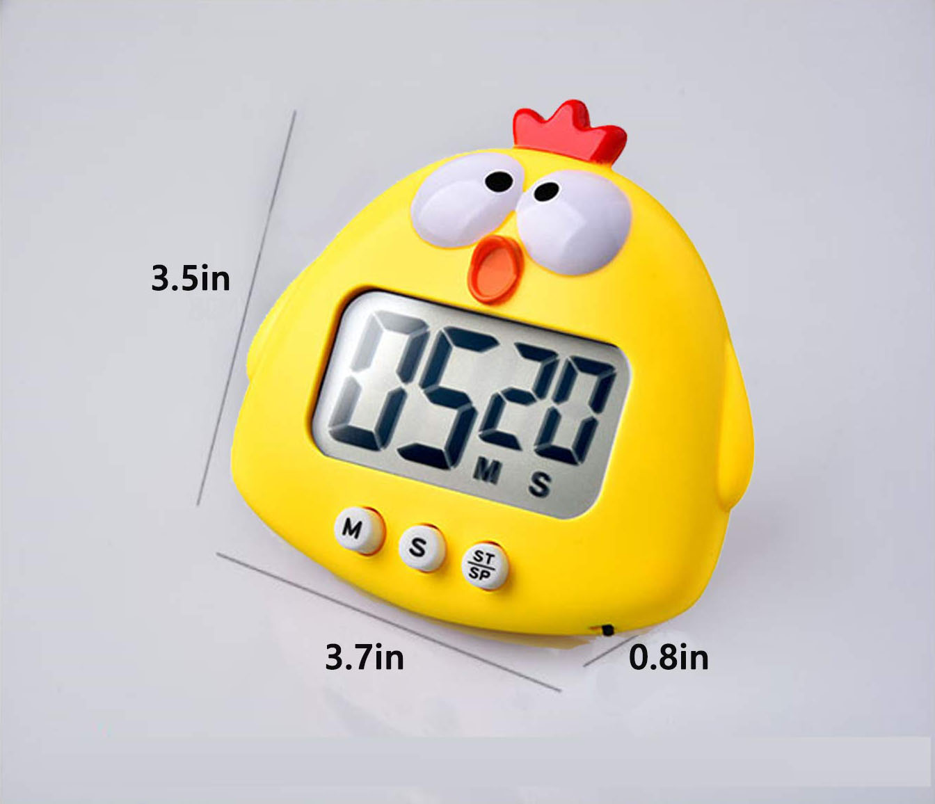 Ein gelber, huhnförmiger Küchentimer mit Digitalanzeige 05:20. Er hat einen roten Kamm, weiße Augen, eine orangefarbene Schnabel und drei Knöpfe.