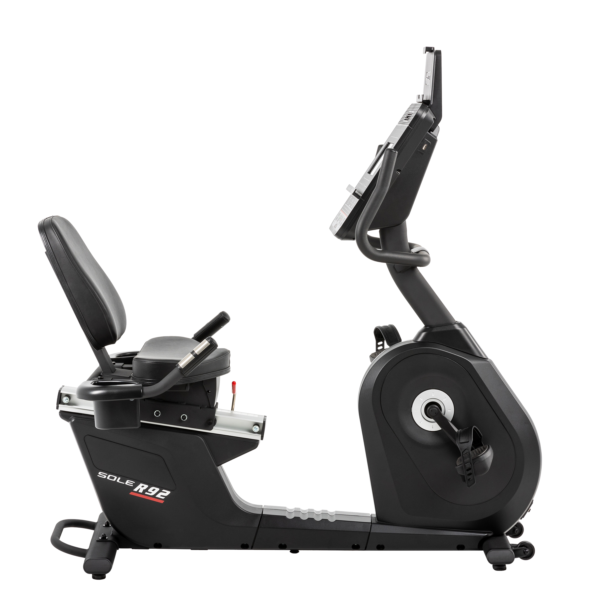 Ein schwarzes SOLE R92 Liege-Heimtrainer. Es hat einen Sitz, Pedale und eine Konsole. Der Hintergrund ist weiß.