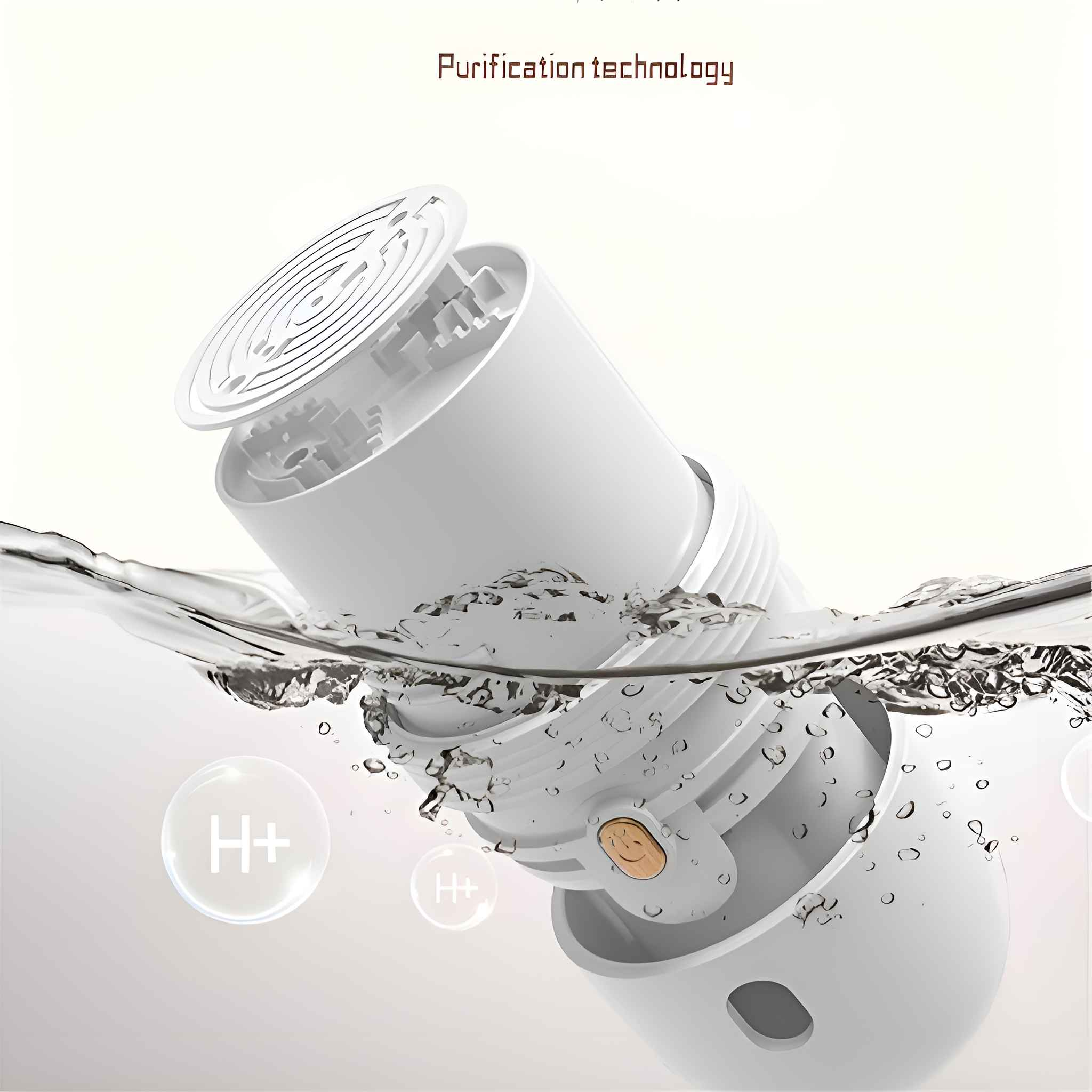 Ein weißer Wasserreiniger mit offenem Deckel, der in Wasser getaucht ist. Das Wasser enthält Blasen und der Reiniger ist mit H+ beschriftet.