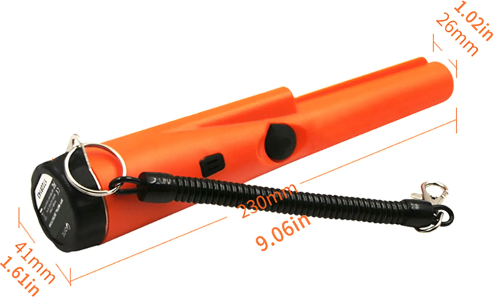 Ein orangefarbener Metalldetektor mit schwarzen Akzenten und einem schwarzen, spiralförmigen Umhängeband. Abmessungen angegeben. Weißer Hintergrund.
