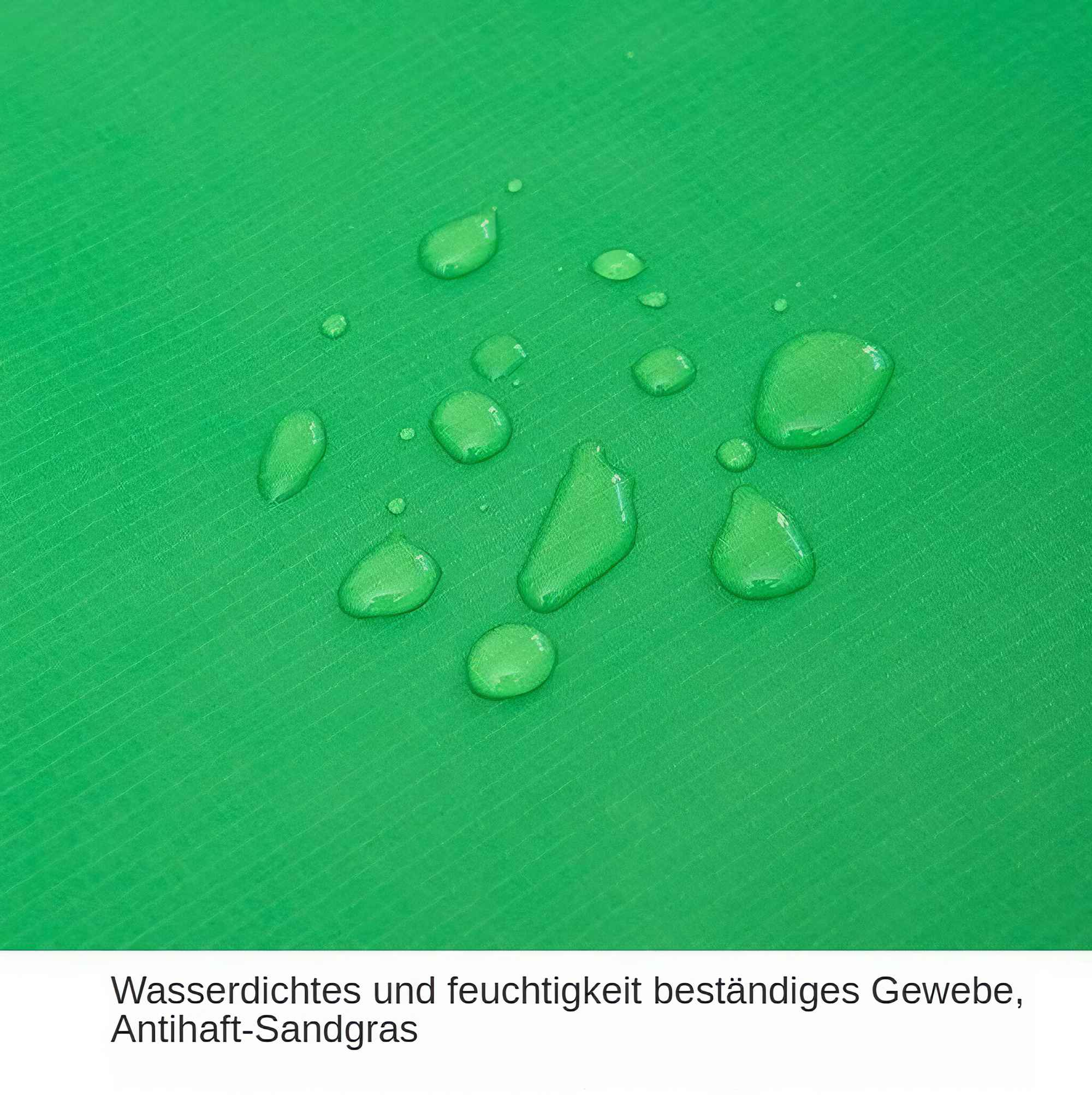 Nahaufnahme einer grünen Oberfläche mit Wassertropfen. Die Oberfläche scheint wasserdicht und strukturiert zu sein.