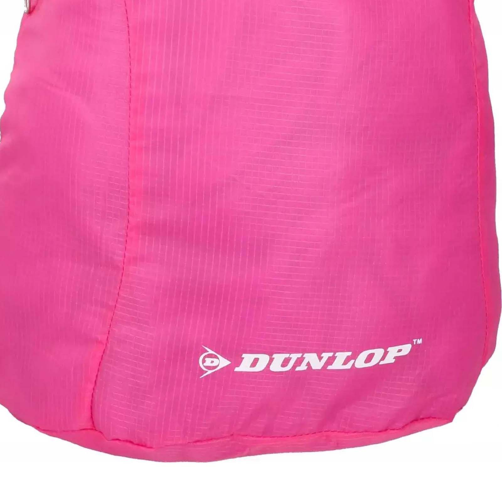 Un primo piano di uno zaino rosa acceso con il logo 'Dunlop' in bianco.