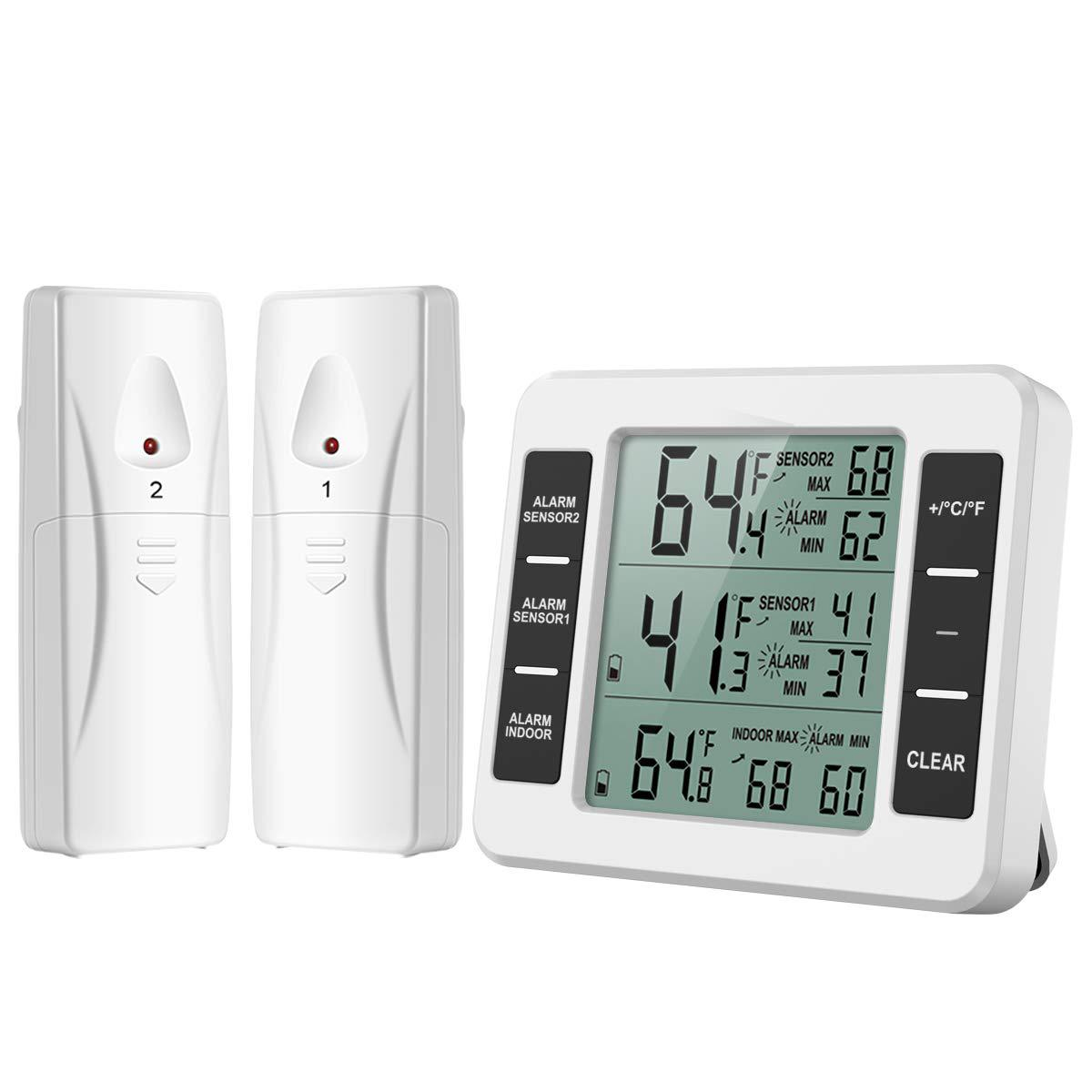 Eine weiße Wetterstation mit zwei Sensoren und einem Digitaldisplay, das Temperaturmesswerte und Alarmeinstellungen anzeigt.