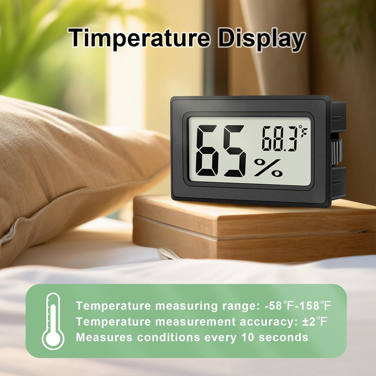 Eine digitale Temperaturanzeige zeigt 65% und 68,3° an. Das Display befindet sich auf einer Holzbox. Im Hintergrund ist ein Kissen.