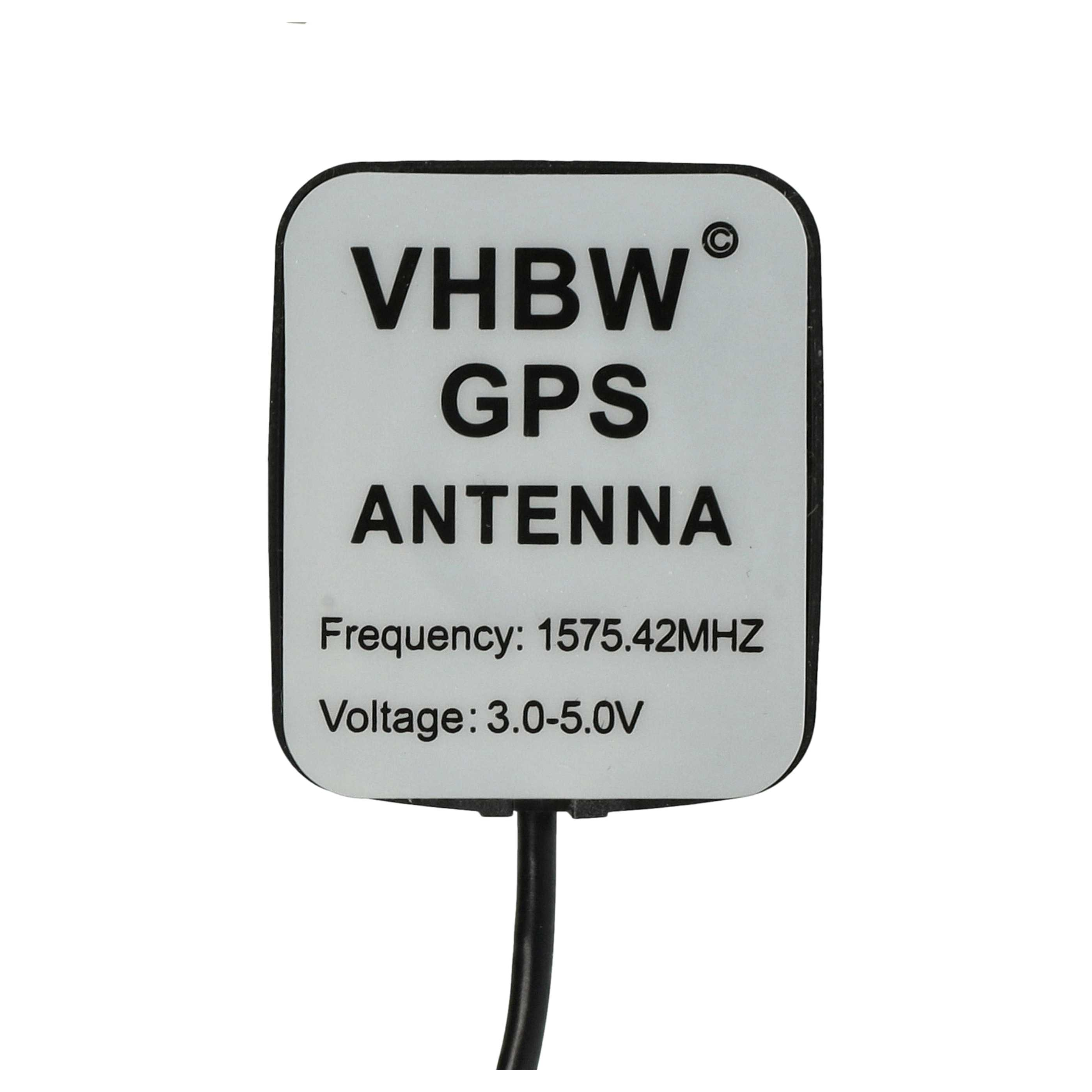 Eine weiße quadratische GPS-Antenne mit schwarzem Text: VHBW GPS ANTENNA, Frequenz- und Spannungsdetails. Schwarzes Kabel.