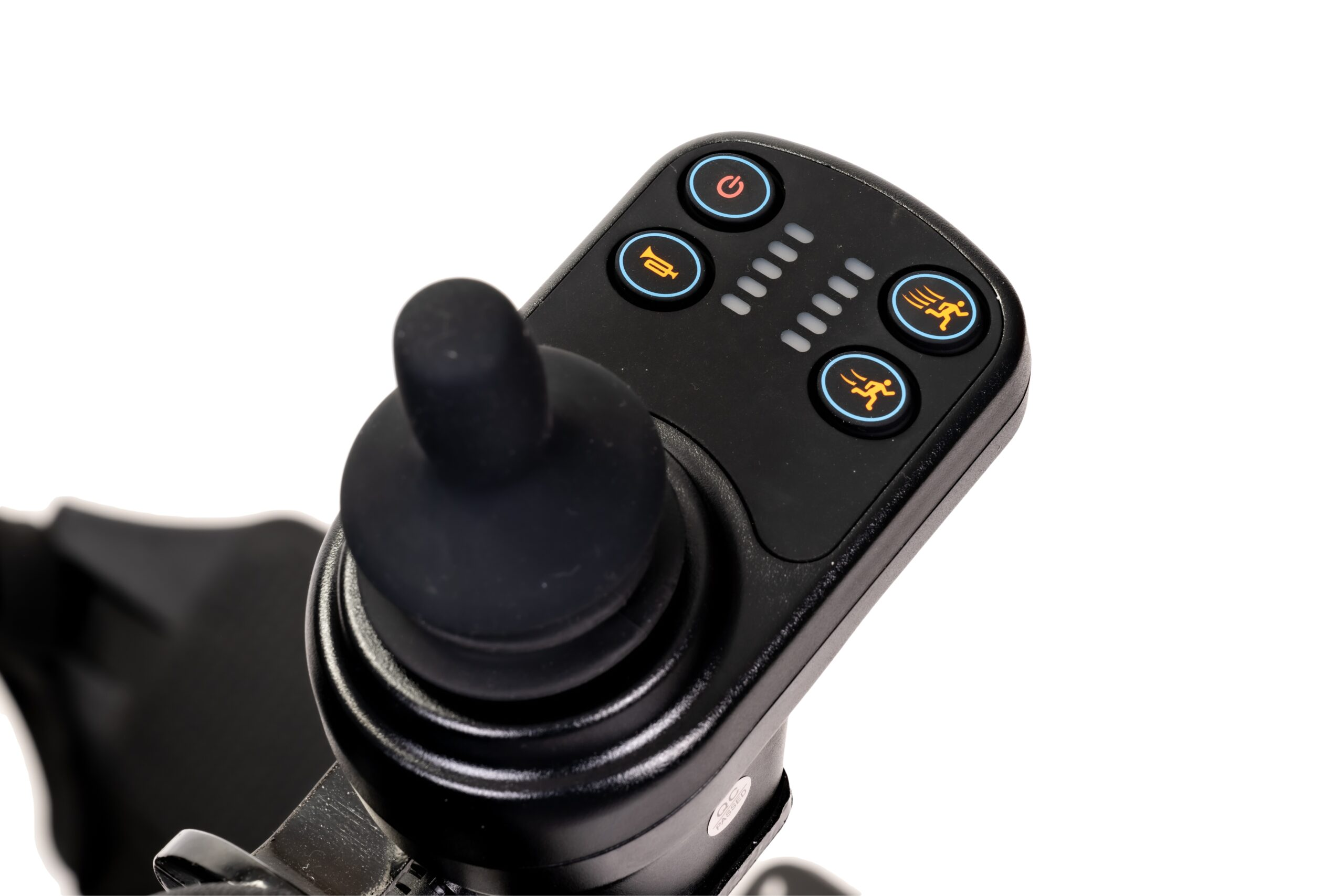 Nahaufnahme eines schwarzen Rollstuhl-Joysticks mit Tasten: Strom, Hupe und Figuren. Links ein schwarzer Joystick.