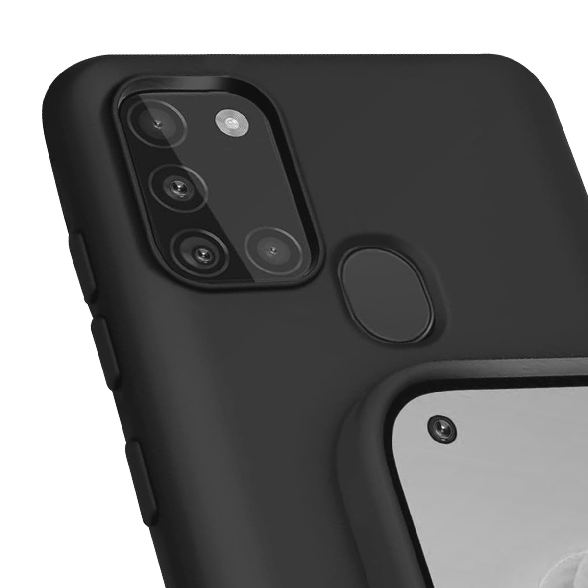 Primo piano di una custodia nera per telefono. È visibile il modulo fotocamera con più lenti. È presente anche il sensore di impronte digitali.