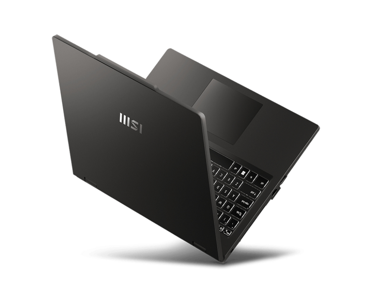 Un laptop nero è aperto ad angolo, mostrando la tastiera e il touchpad. Il logo MSI è visibile sul coperchio. Lo sfondo è bianco.