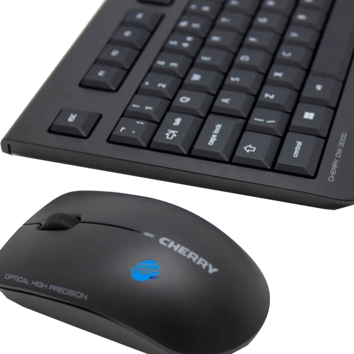 Czarny zestaw klawiatury i myszy Cherry na białym tle. Klawiatura jest w górnej części, a mysz w dolnej części obrazu.