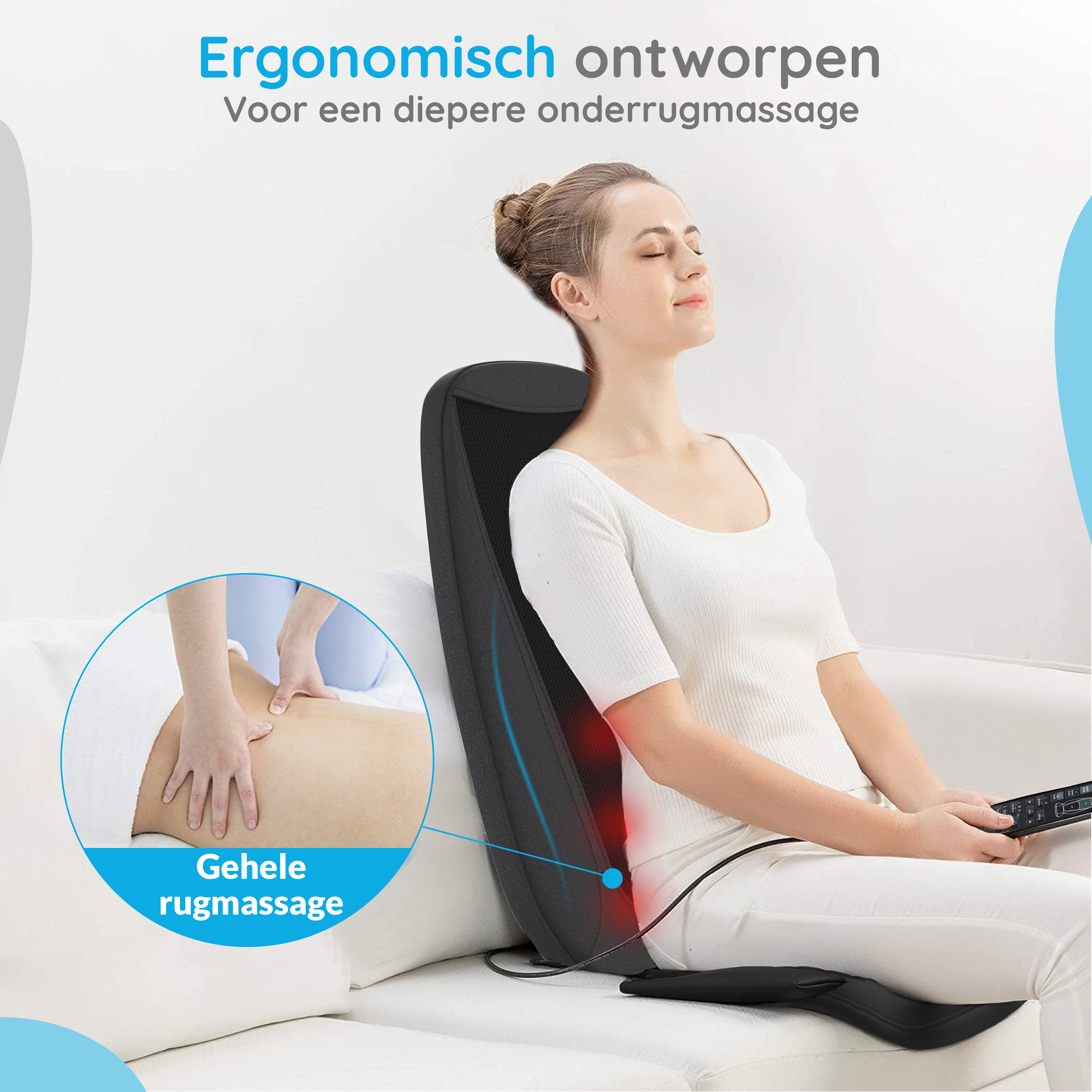 Eine Frau sitzt auf einem weißen Sofa und benutzt einen schwarzen Massagestuhl. Das Bild zeigt eine Massage auf dem Rücken einer Person.