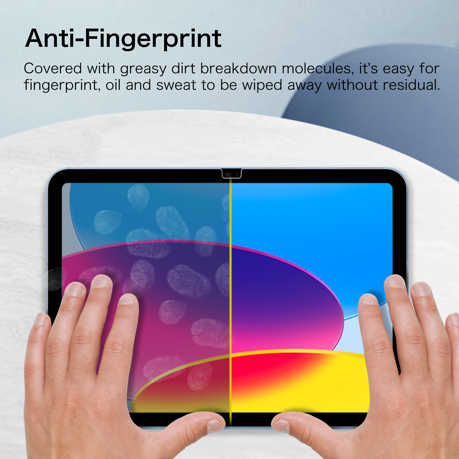 Hände berühren einen Tablet-Bildschirm und demonstrieren Anti-Fingerprint-Eigenschaften. Der Bildschirm zeigt Fingerabdruckflecken und Farbverläufe.