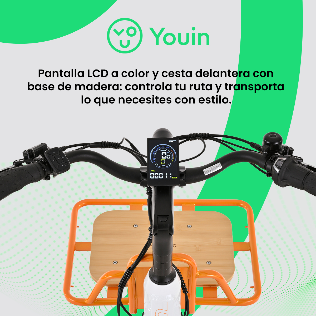 Una bici elettrica con schermo LCD e cestino in legno. Il manubrio e il telaio arancione sono a fuoco. La bici ha un design moderno.