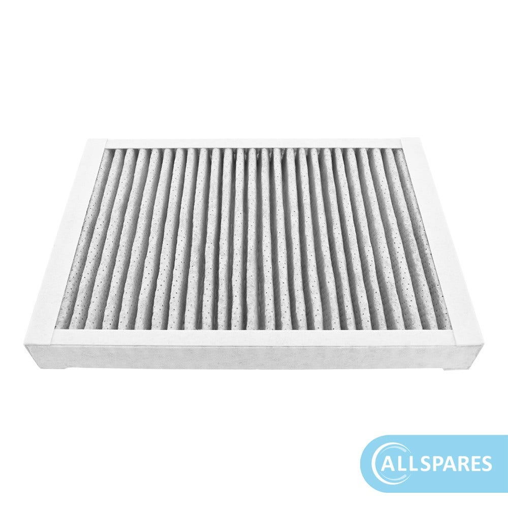 Un filtro dell'aria rettangolare con cornice bianca e filtro grigio pieghettato. Lo sfondo è bianco.