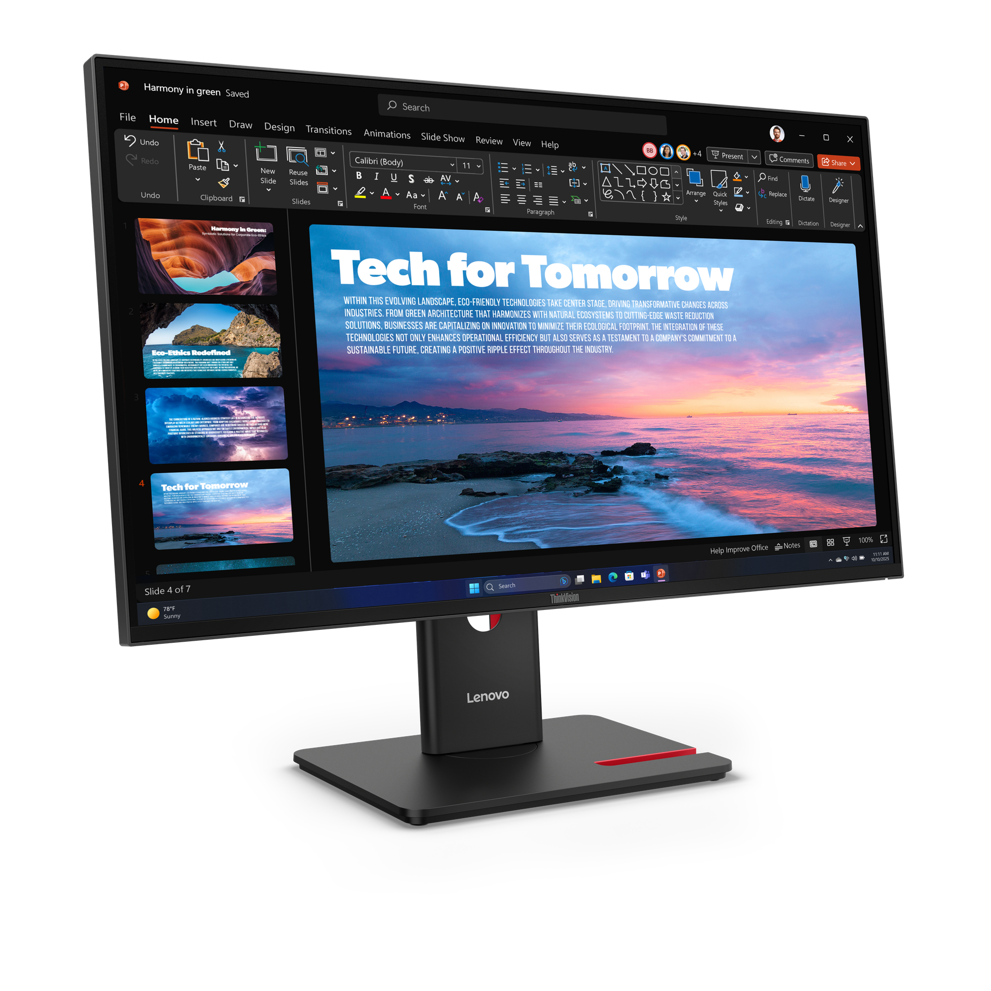Monitor Lenovo wyświetla prezentację zatytułowaną 'Tech for Tomorrow' na tle plaży. Na ekranie słoneczny dzień.