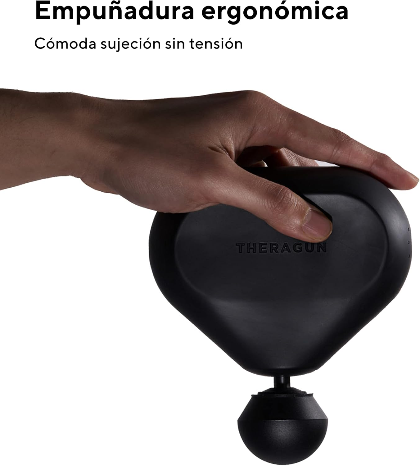 Una mano sostiene un masajeador Theragun negro. El texto superior dice: 'agarre ergonómico'.