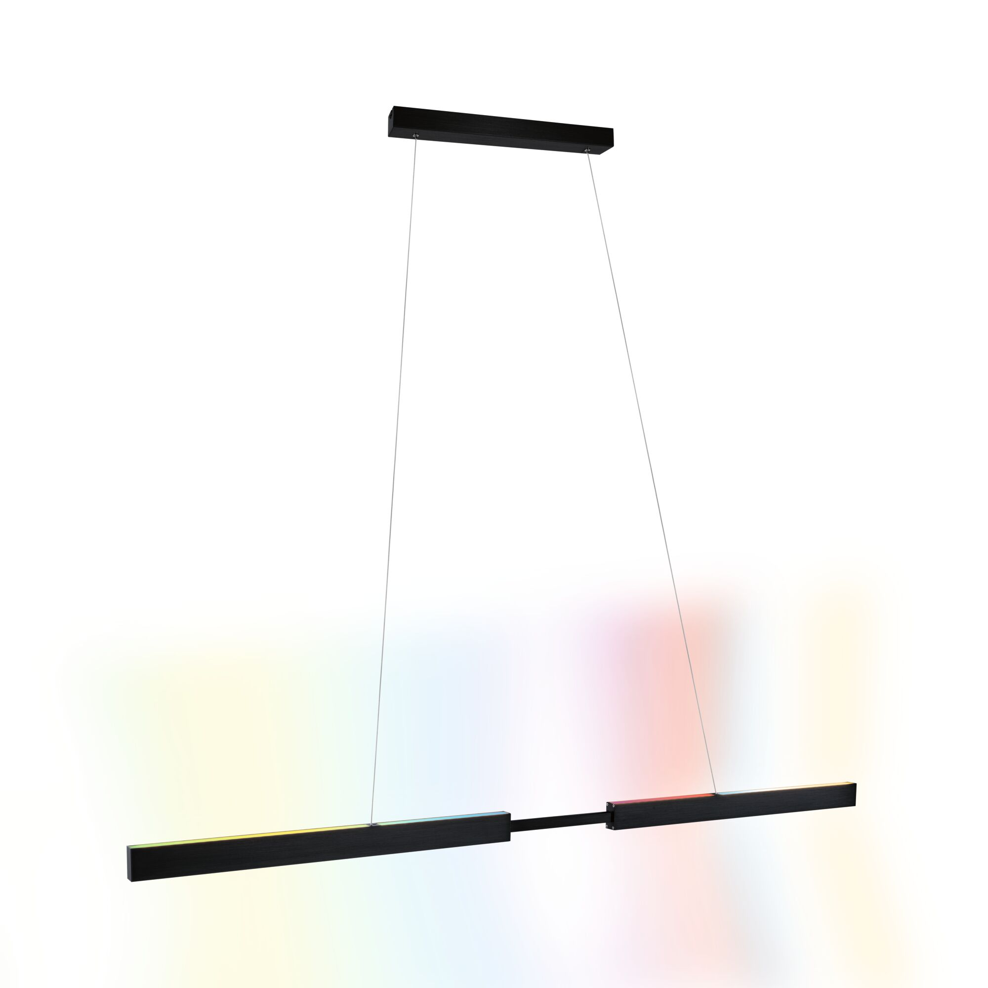 Un luminaire suspendu linéaire noir et moderne est suspendu à deux fils. La lumière a un effet de dégradé coloré aux extrémités.