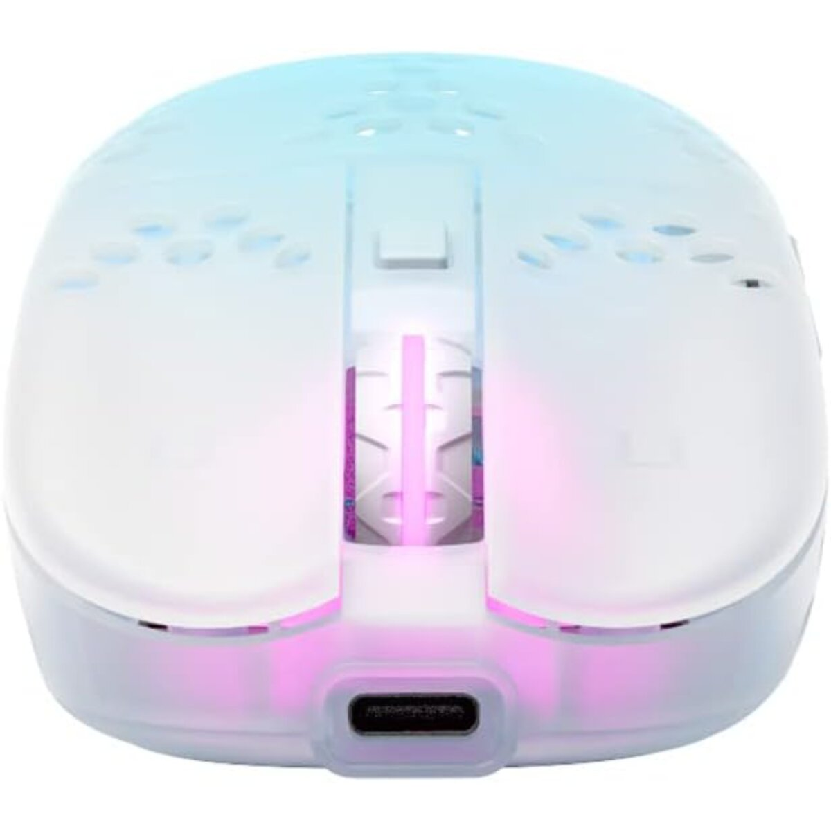 Een witte gamingmuis met blauwe en roze gradiëntverlichting. Hij heeft een USB-C-poort en een honingraatontwerp aan de bovenkant.