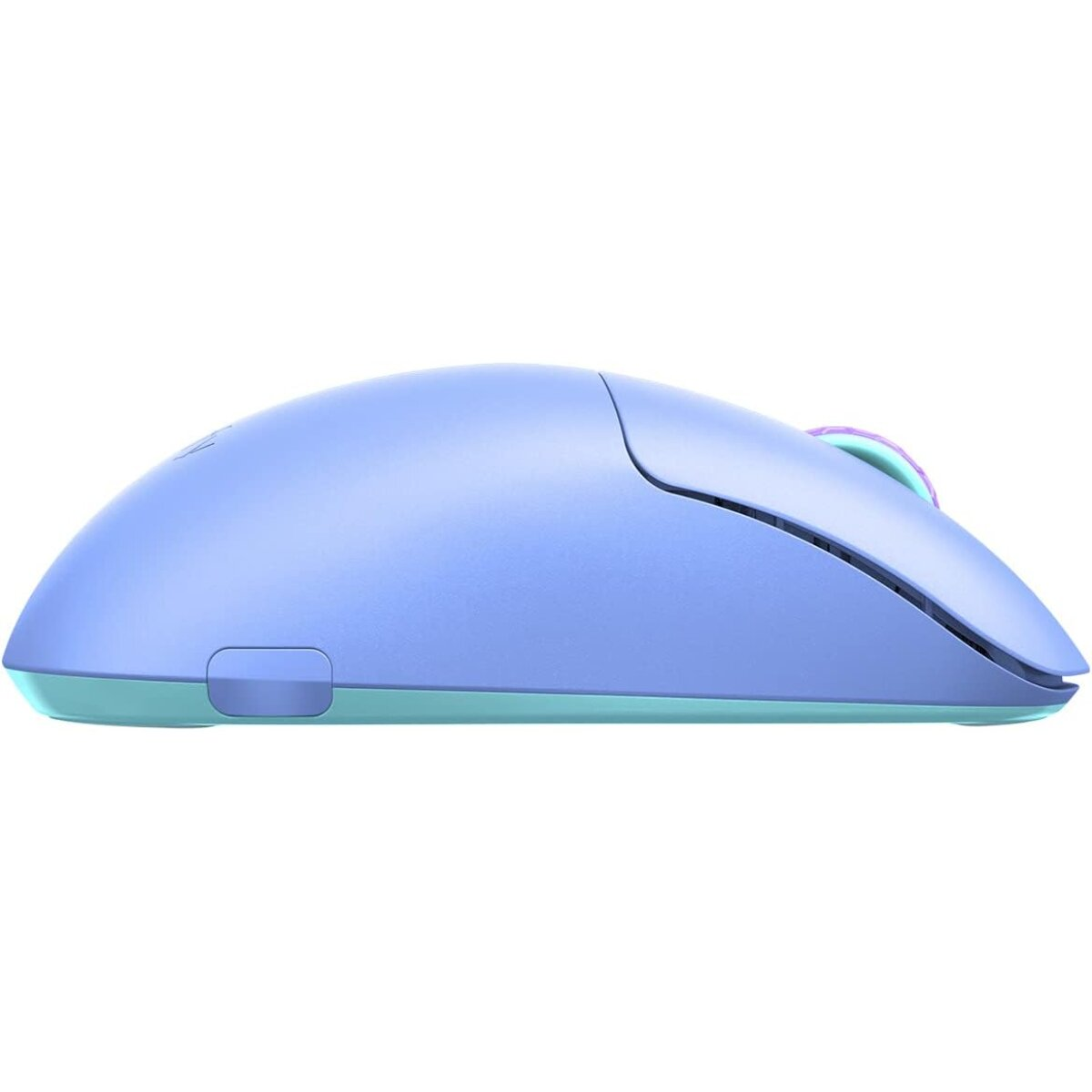 Vue latérale d'une souris d'ordinateur bleue et sarcelle. La souris a un design incurvé avec un bouton sur le côté et une molette de défilement.