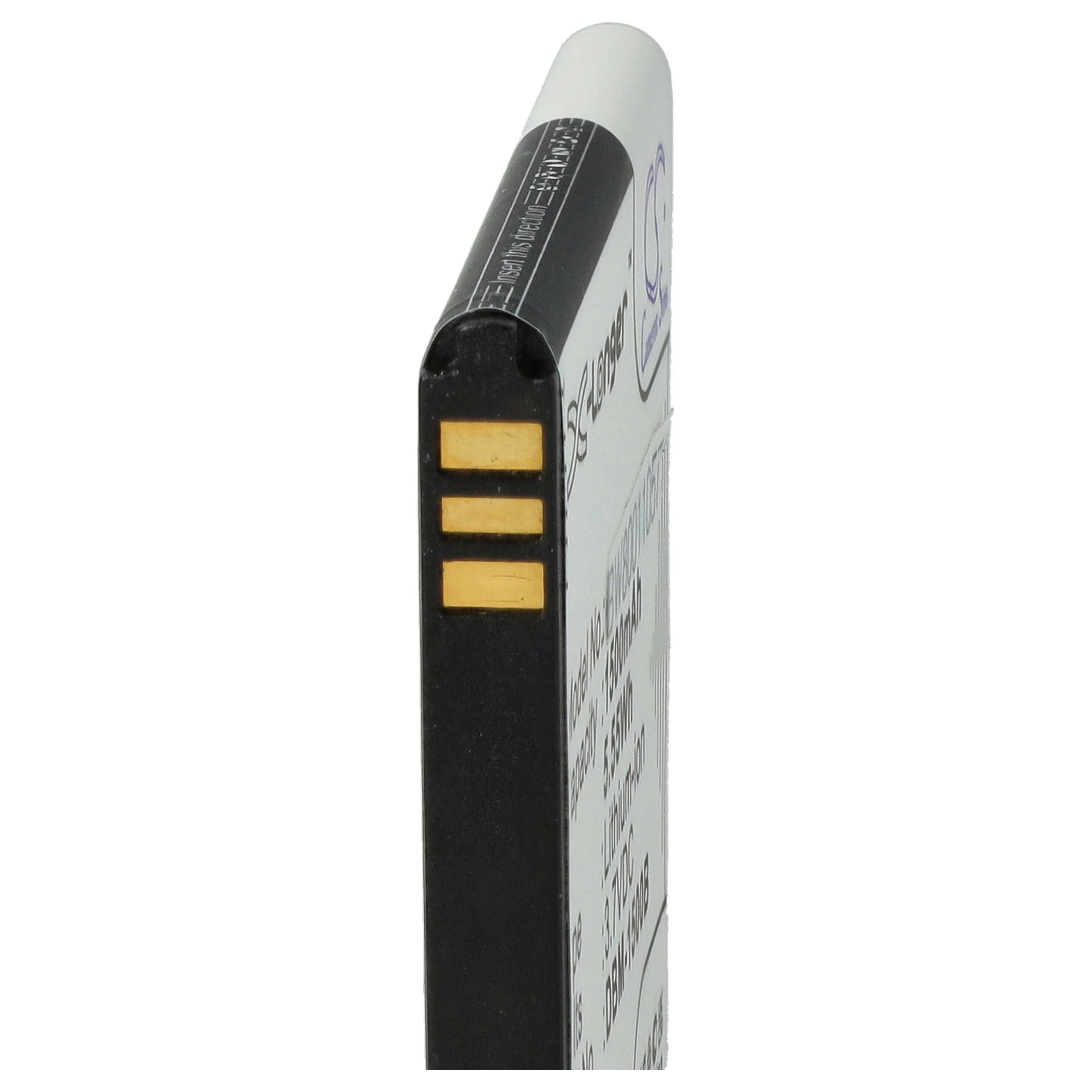 Eine Batteriezelle steht vertikal vor weißem Hintergrund. Sie hat einen schwarzen Körper, goldene Kontakte und eine weiße Oberseite.