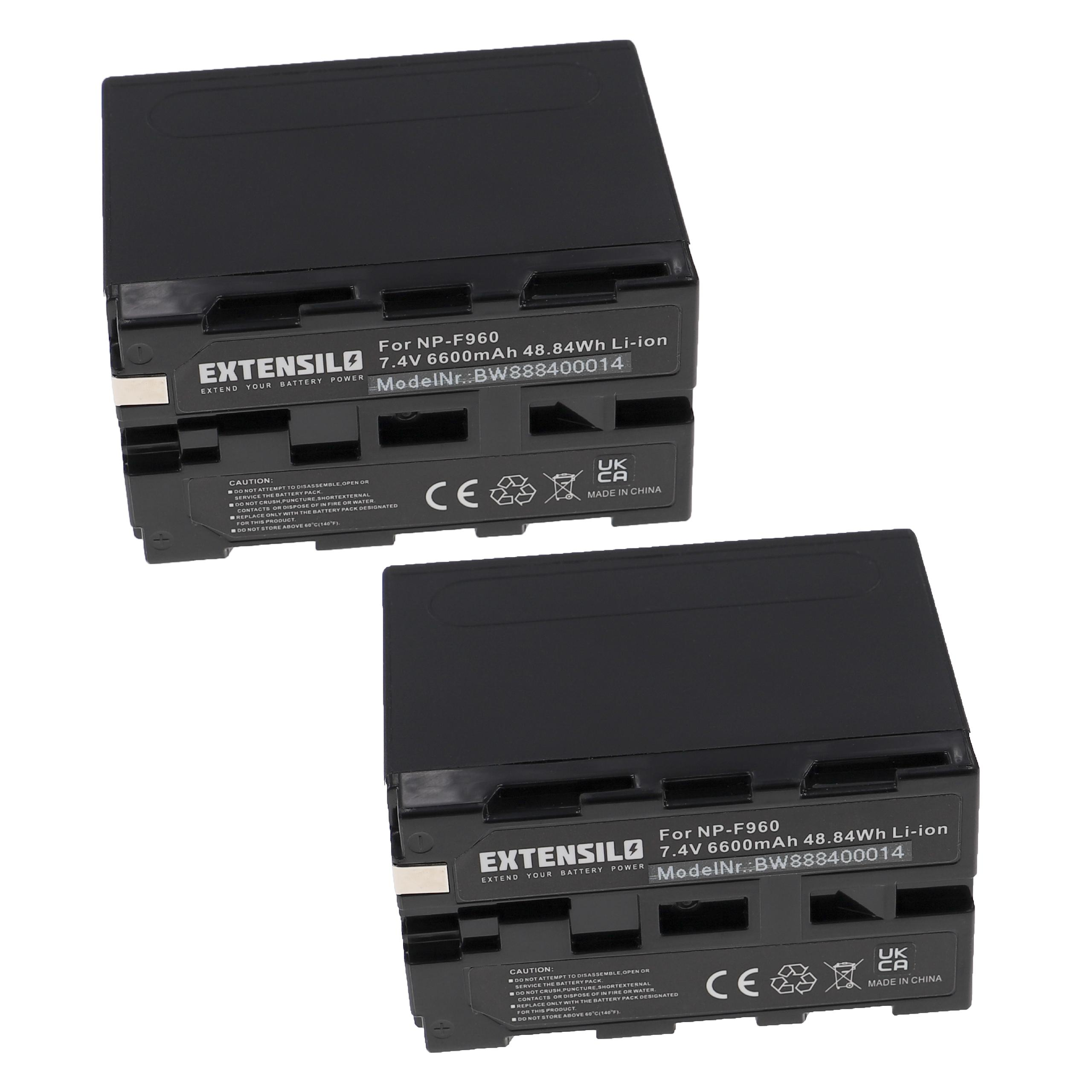Zwei schwarze EXTENSILO NP-F960-Akkus. Jeder hat Text mit Modellnummer, Spannung und Warnungen. UKCA- und CE-Zeichen sind sichtbar.