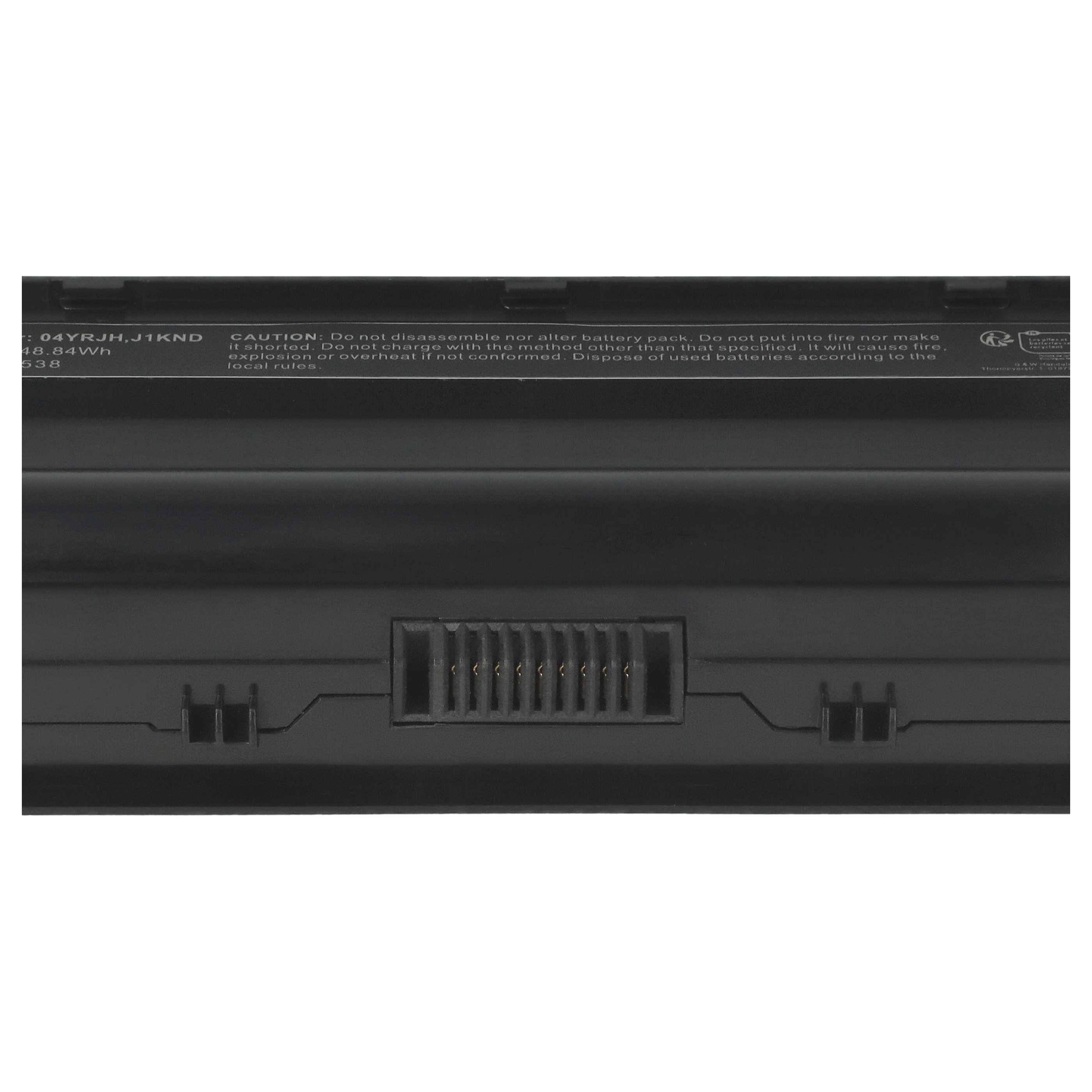 Nahaufnahme eines schwarzen Laptop-Akkus. Er hat Anschlussstifte und Warnhinweistext. Der Hintergrund ist ebenfalls schwarz.