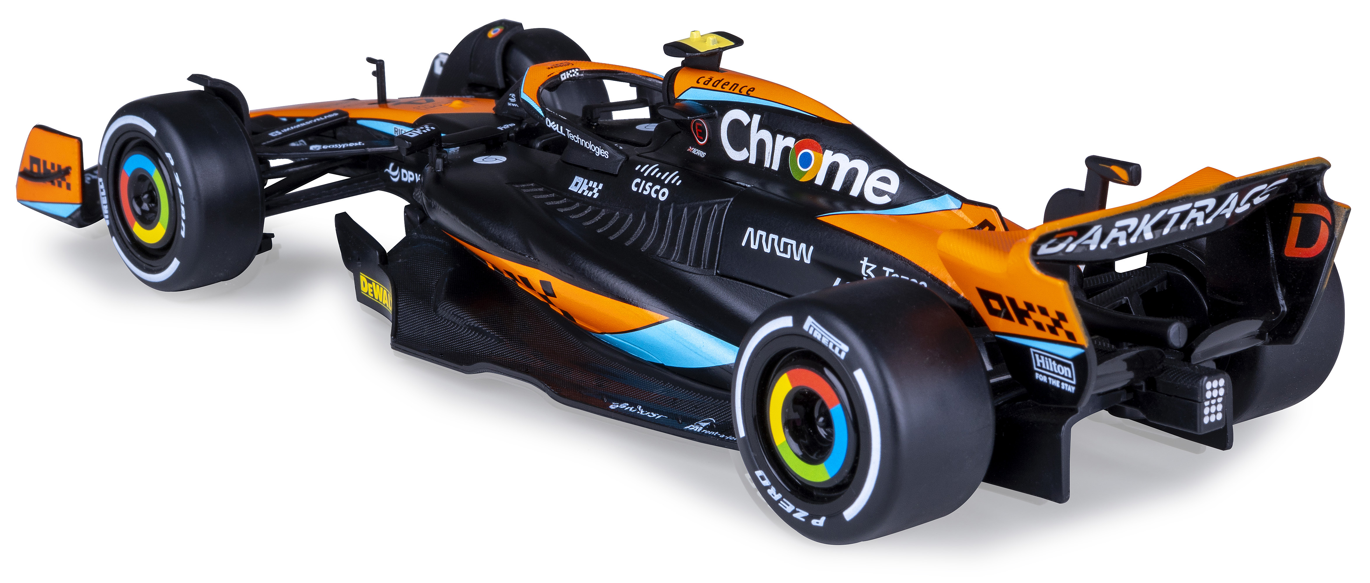 Ein Modell eines Formel-1-Rennwagens, überwiegend schwarz und orange, mit Sponsorenlogos, auf weißem Hintergrund.