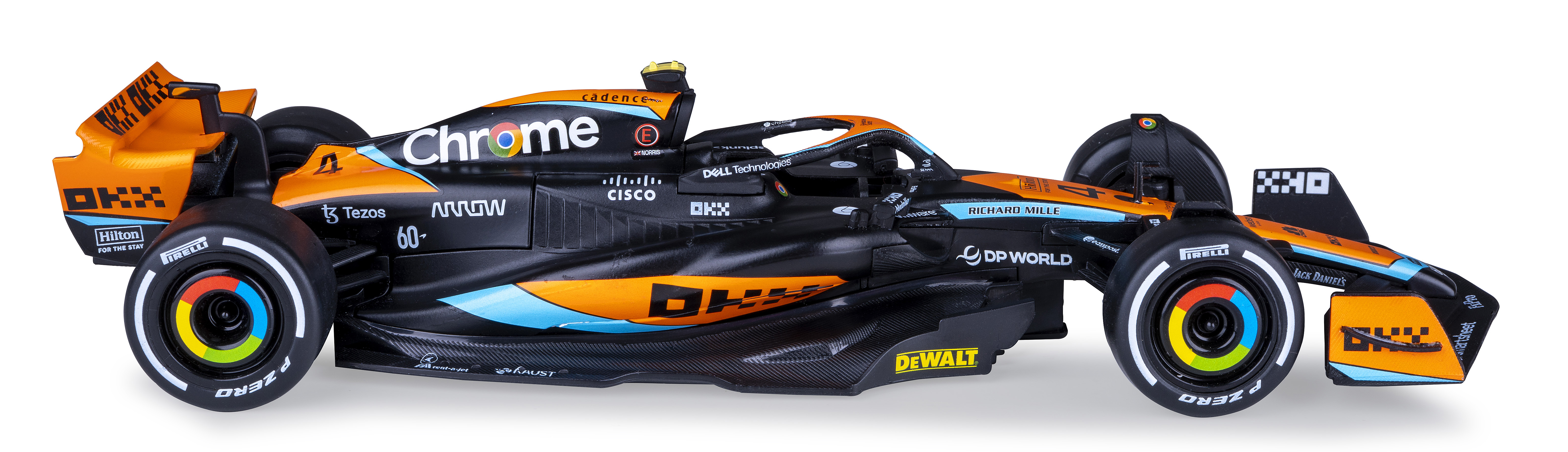 Ein Modell eines McLaren Formel-1-Wagens. Er ist schwarz, orange und blau, mit Sponsorenlogos und Pirelli-Reifen.