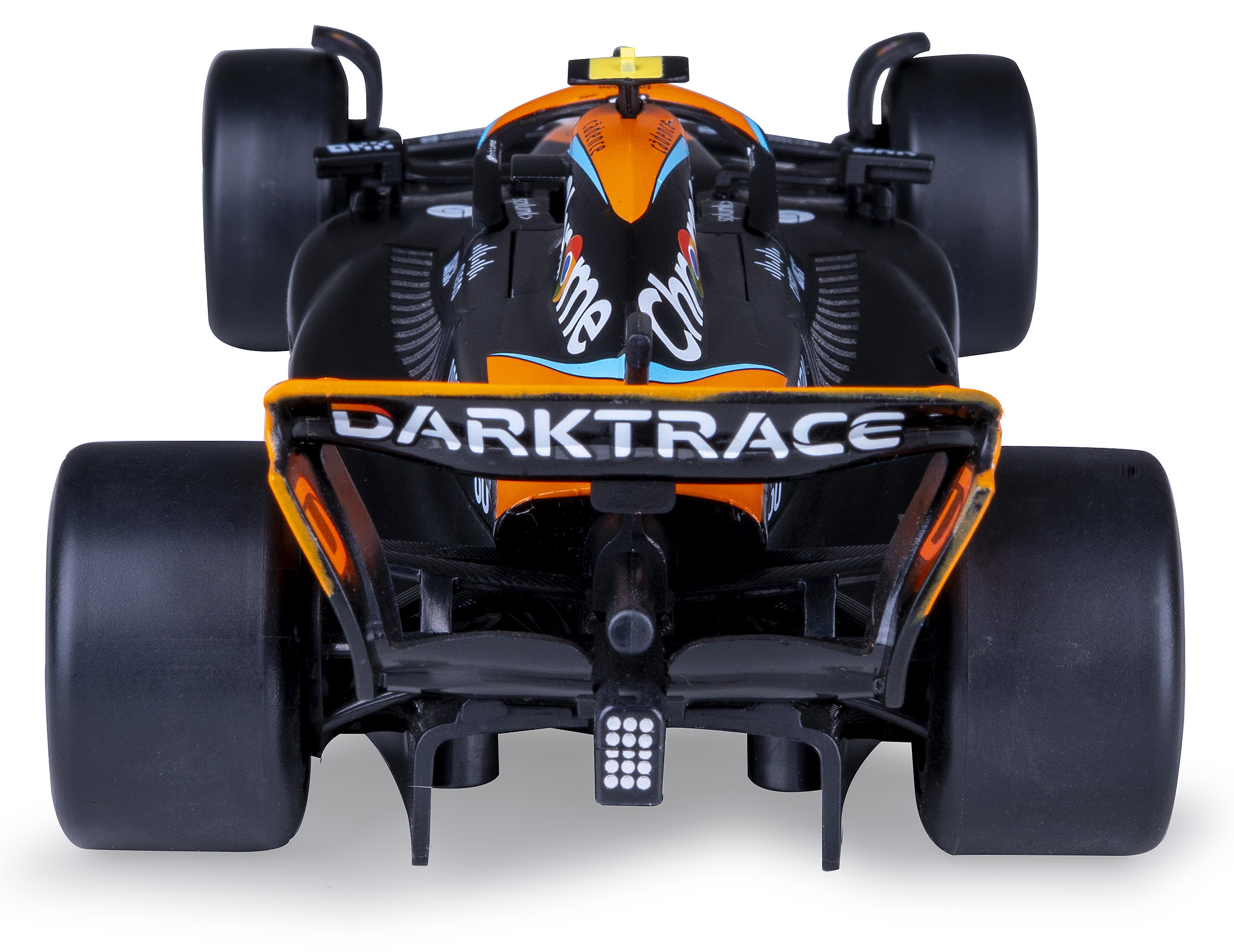 Ein Spielzeug-Rennwagen, schwarz mit orangefarbenen und blauen Akzenten. Auf der Vorderseite steht 'DARKTRACE'.