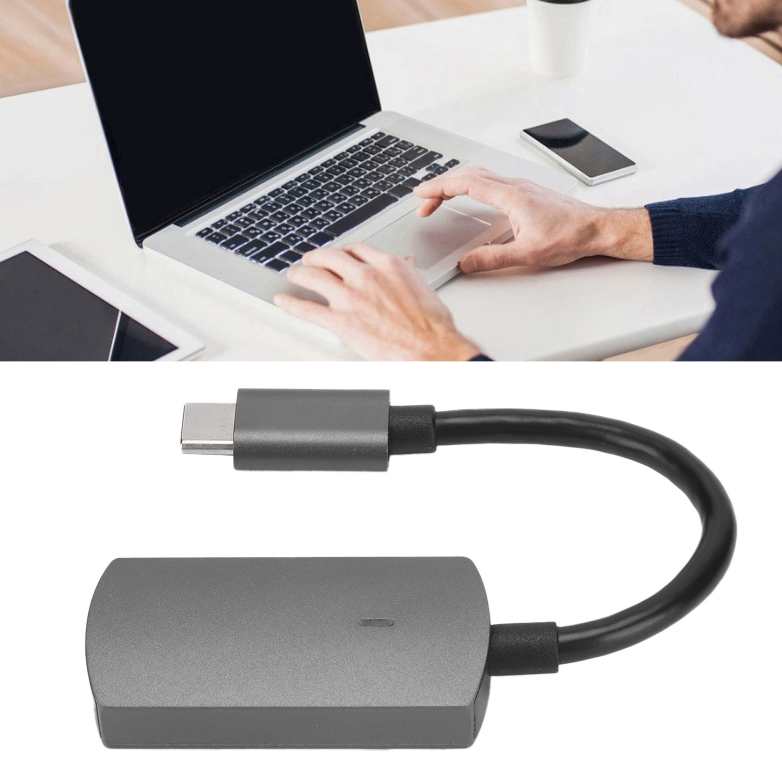 Person benutzt Laptop. Darunter USB-C-Adapter. Tablet und Telefon sind auch vorhanden.