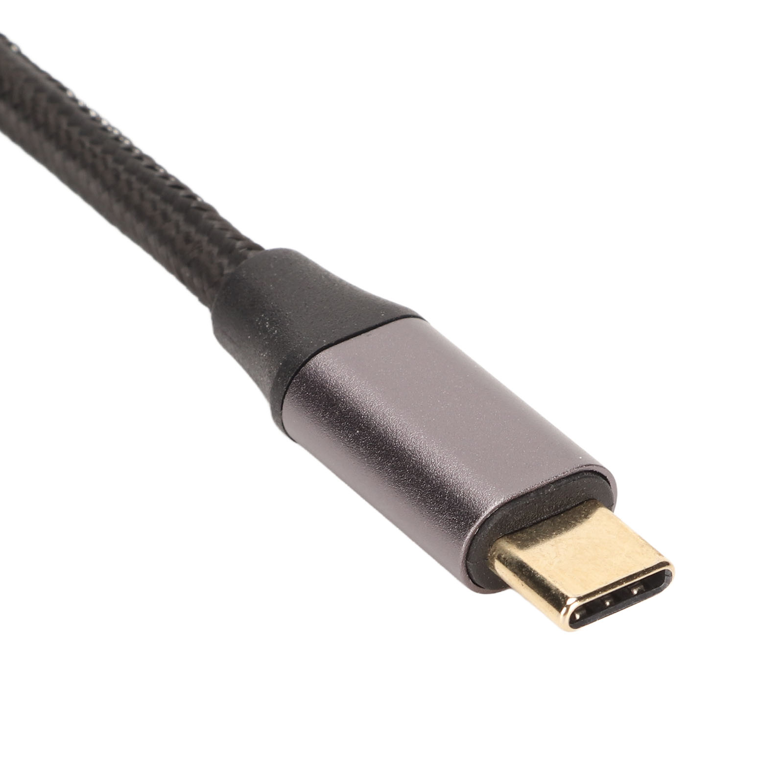 Nahaufnahme eines USB-C-Kabels. Das geflochtene Kabel ist dunkelgrau und verbindet sich mit einem grau-goldenen Stecker.