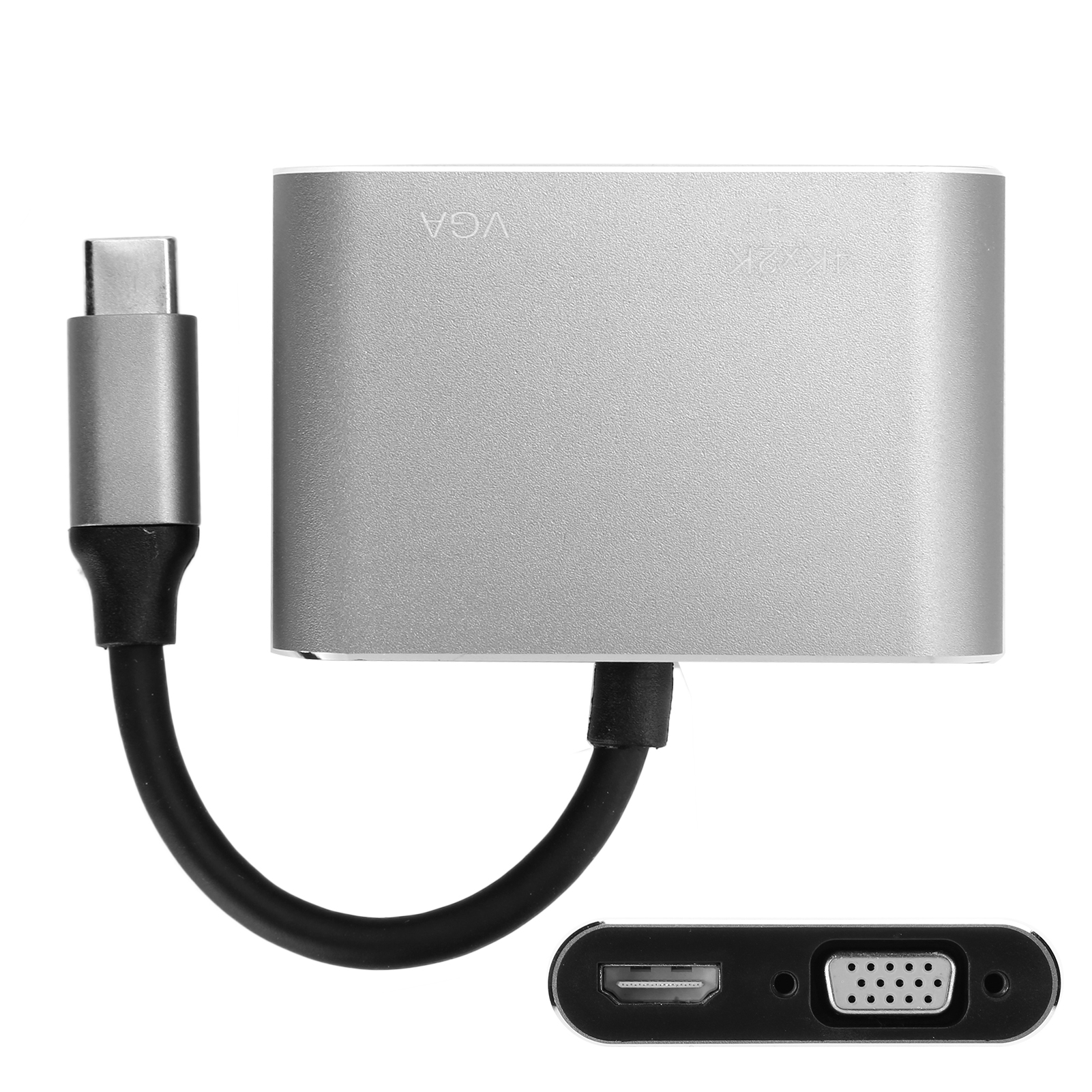 Silberner USB-C-Adapter mit schwarzem Kabel, VGA- und HDMI-Anschlüsse sind sichtbar. Der Adapter befindet sich auf weißem Hintergrund.