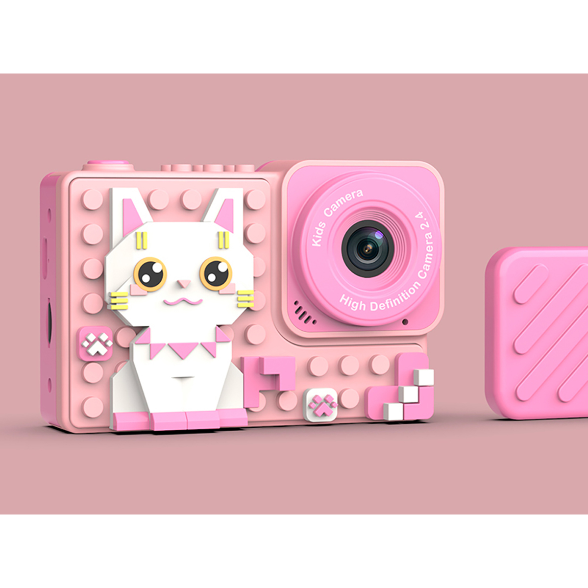 Eine rosa Kinderkamera in Blockform mit Katzendesign. Sie hat ein Objektiv, Knöpfe und eine separate rosa quadratische Hülle. Der Hintergrund ist rosa.