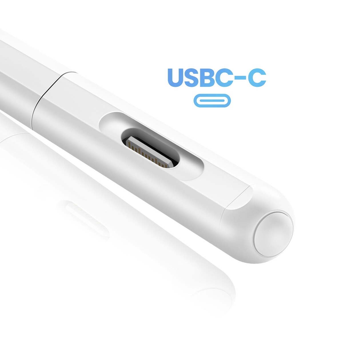 Stilo bianco con porta USB-C, la scritta USBC-C è in alto. La punta dello stilo è arrotondata. Sfondo bianco.