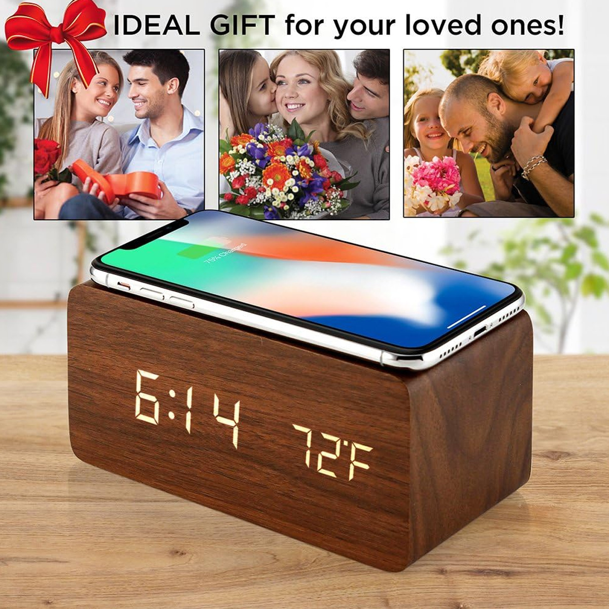 Eine Holzuhr mit einem Telefon, das oben aufgeladen wird. Die Uhr zeigt 6:14 und 72F an. Geschenkbilder von Paaren sind oben.