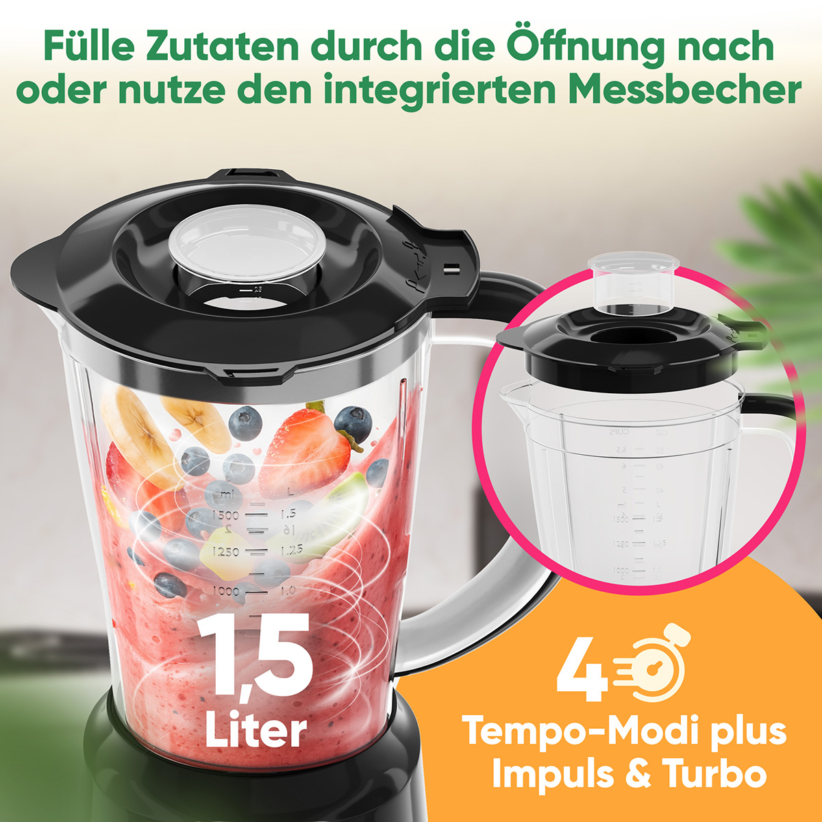 Ein Mixer mit Früchten, ein separater Messbecher und Text zum Befüllen der Zutaten. Der Mixer hat ein Fassungsvermögen von 1,5 Litern.
