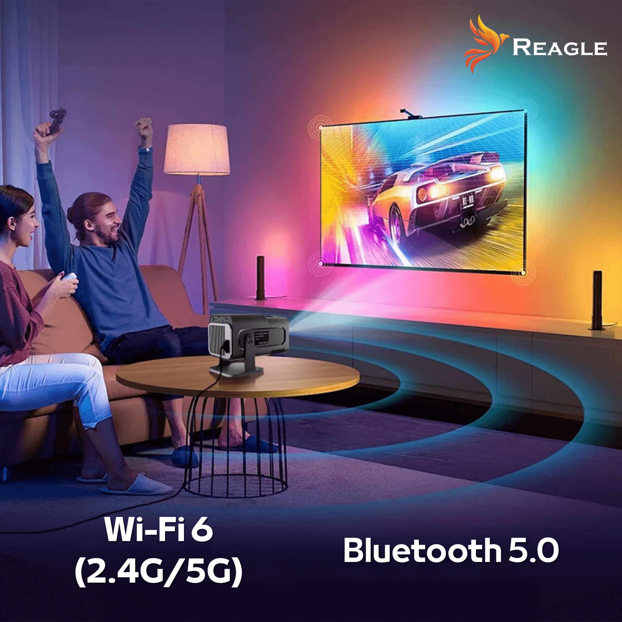 Para gra wideo na dużym ekranie. Projektor na stole. Mężczyzna świętuje z podniesionymi rękami.