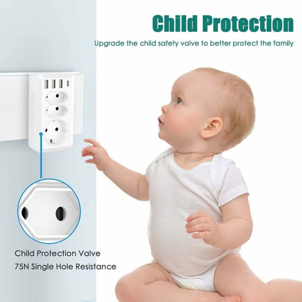 Ein Baby blickt auf eine Kindersicherheitssteckdose. Die Steckdose ist weiß und hat ein Kinderschutzventil, das an einer Wand befestigt ist.