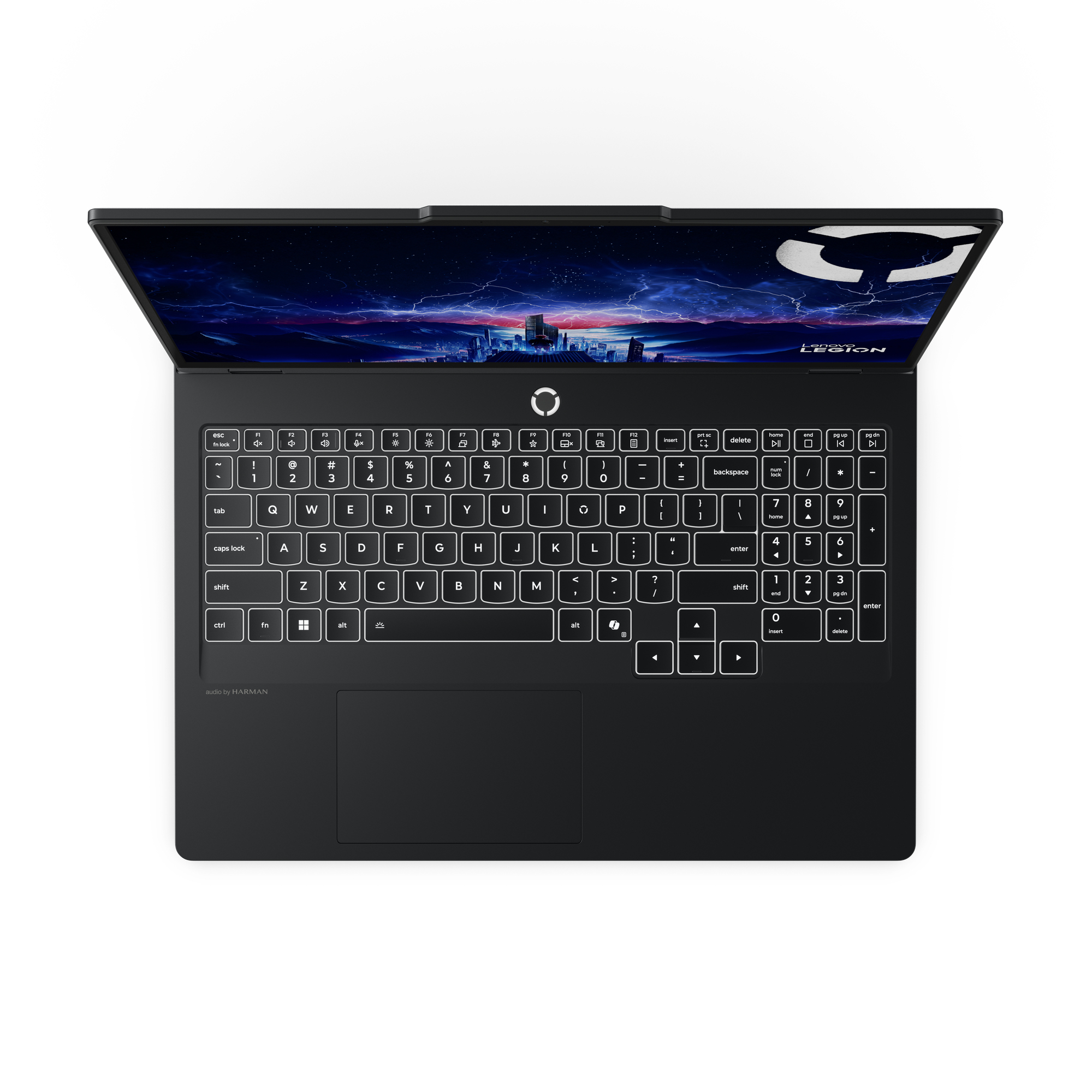 Vista dall'alto di un laptop nero. Lo schermo mostra uno skyline notturno. Tastiera visibile, tasti e lettere bianche.