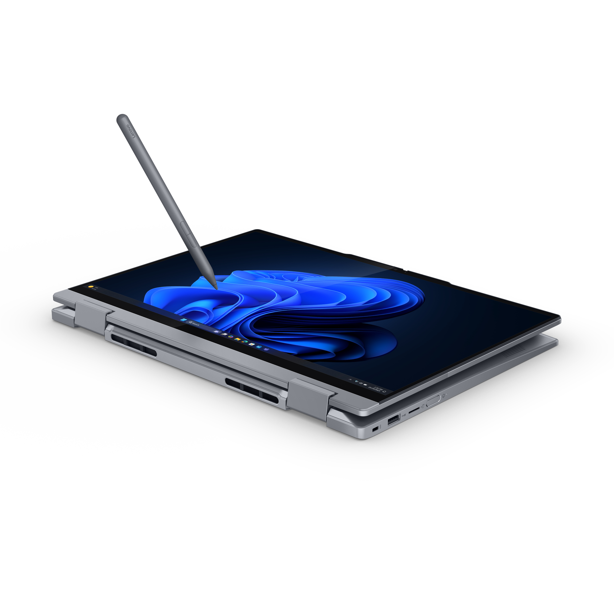 Un laptop argentato con una penna che fluttua sopra lo schermo, che mostra uno sfondo blu astratto. Il laptop è su una superficie bianca.