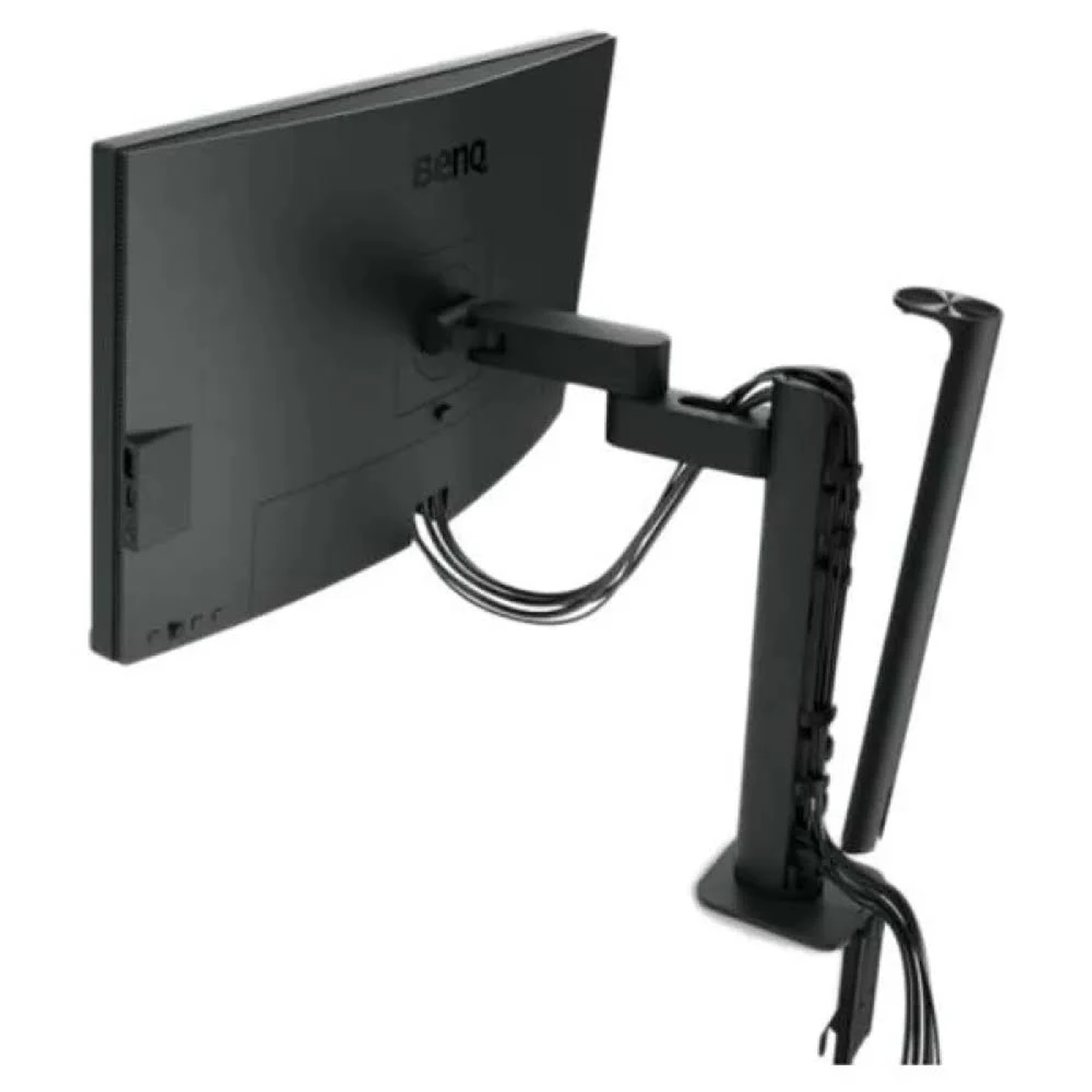 Czarny monitor BenQ jest zamontowany na czarnym stojaku. Kable są podłączone. Stojak jest pionowy z zakrzywionym wspornikiem.
