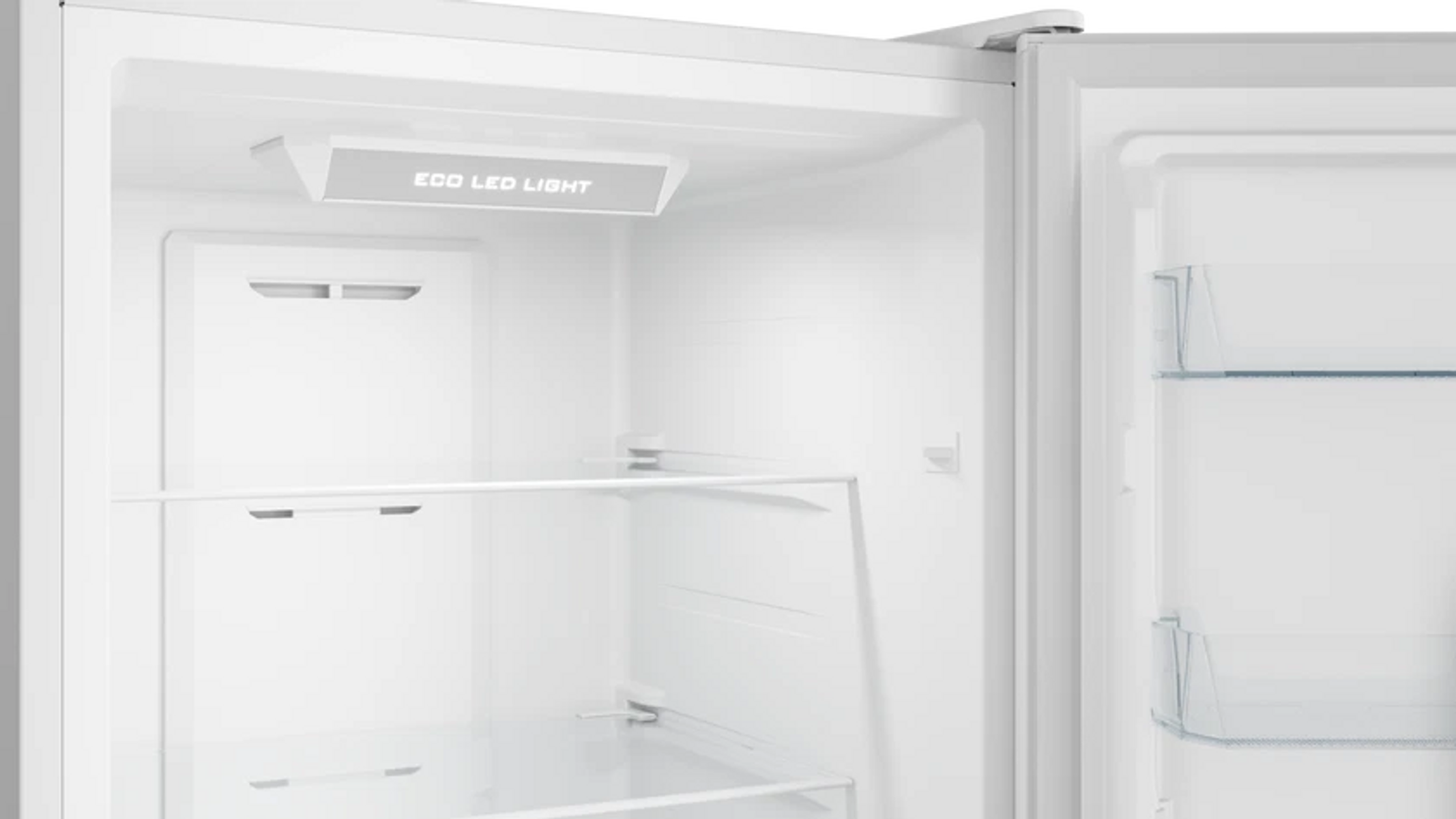 Wnętrze pustej białej lodówki. Widoczna półka, przegródki i "ECO LED LIGHT". Drzwi są uchylone.
