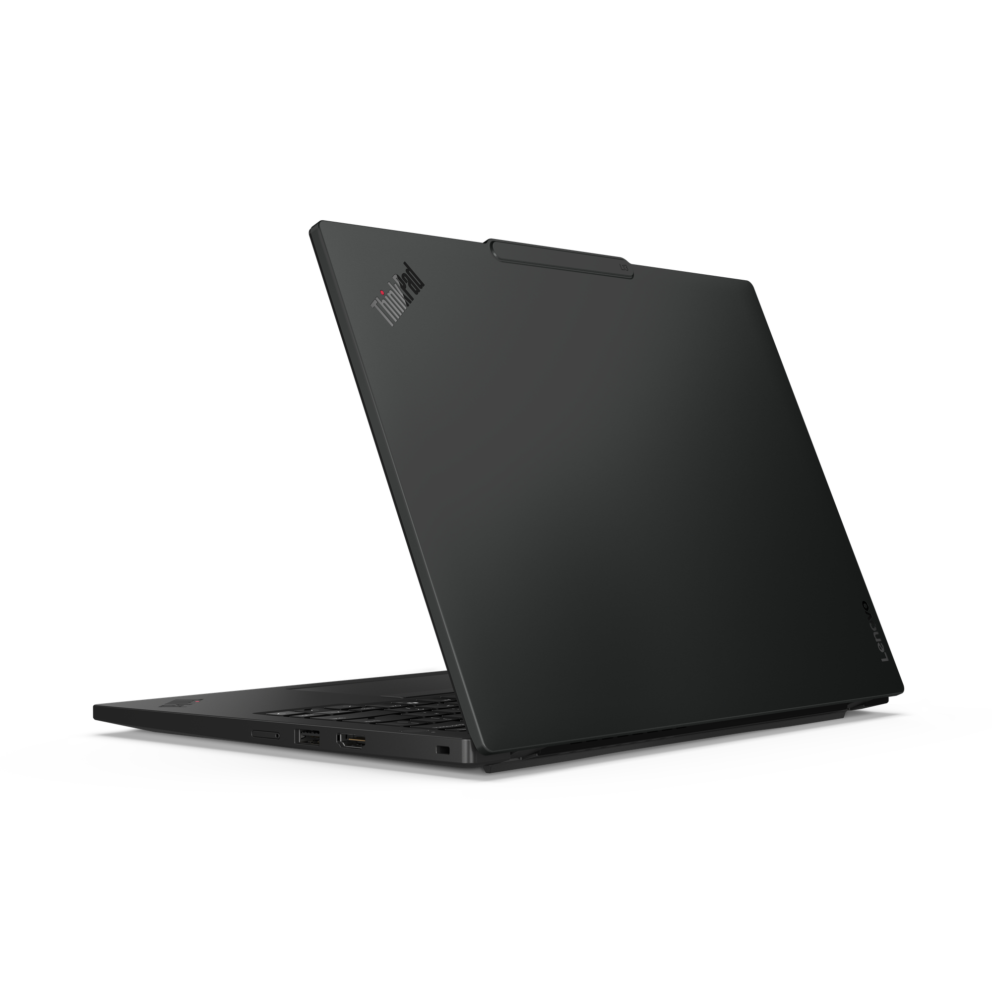 Laptop ThinkPad nero, parzialmente aperto, su una superficie bianca. Lo schermo mostra la tastiera e il touchpad.