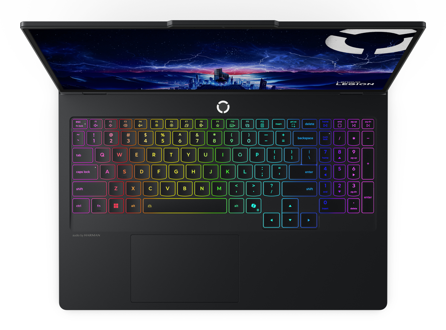 Tastiera del laptop con tasti illuminati a colori. Lo schermo mostra un paesaggio urbano. Il laptop è nero e il marchio è visibile.