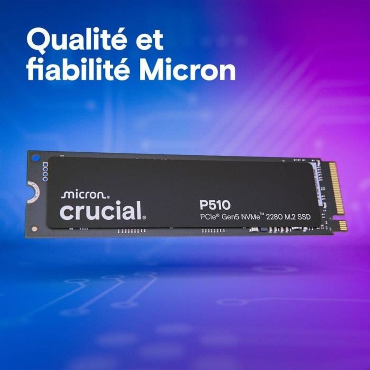 Czarny Crucial P510 NVMe SSD na niebieskim tle z białym tekstem 'Qualité et fiabilité Micron'.