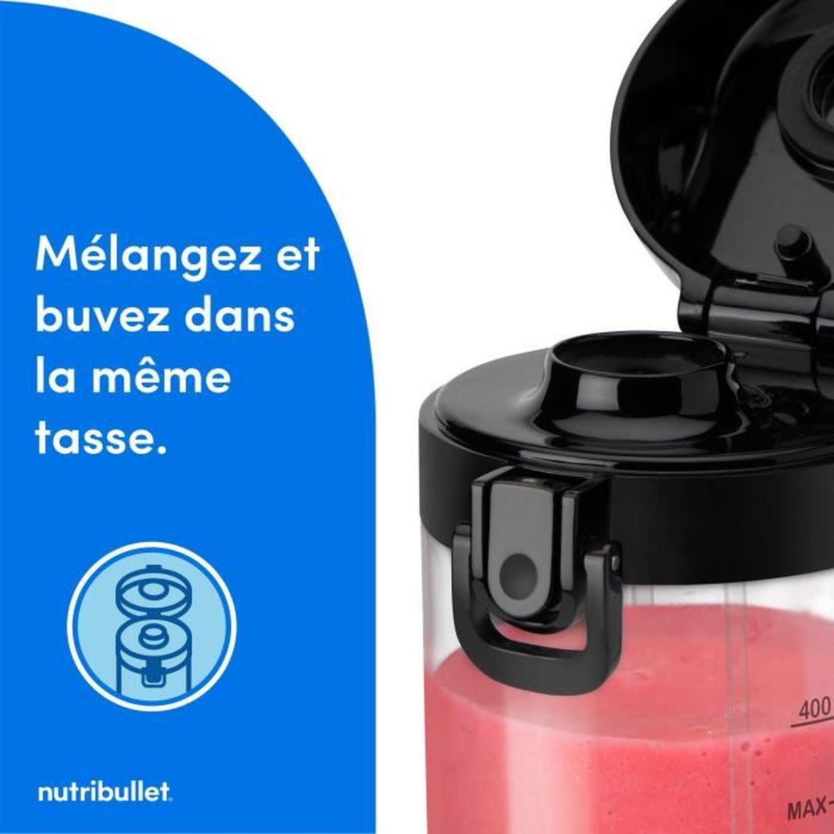 Un frullatore Nutribullet con coperchio nero e contenitore trasparente, pieno di liquido rosa. Testo: 'Mescola e bevi nello stesso bicchiere'.