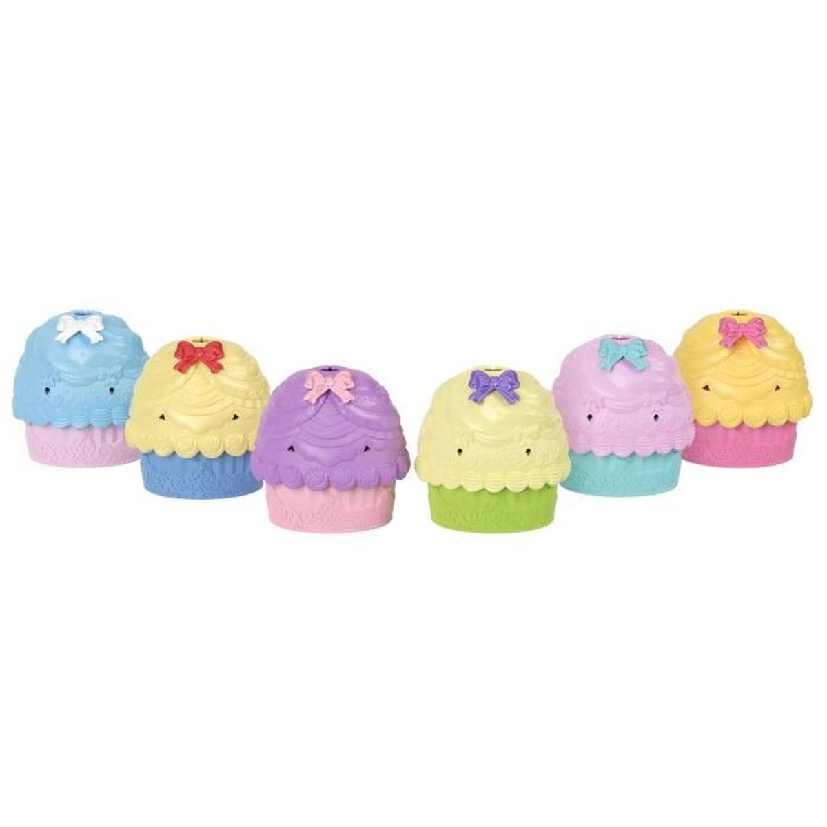 Sechs bunte Spielzeuge in Cupcake-Form sind aufgereiht. Jedes hat eine Schleife oben, mit verschiedenen Farben wie Blau, Gelb, Lila und Rosa.