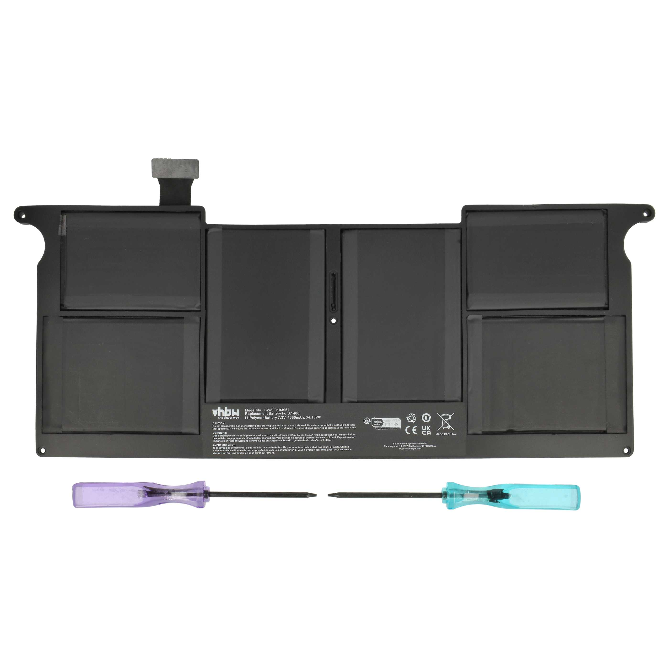 Ein schwarzer Laptop-Akku mit Warnhinweisen, ein lila und blauer Schraubendreher.