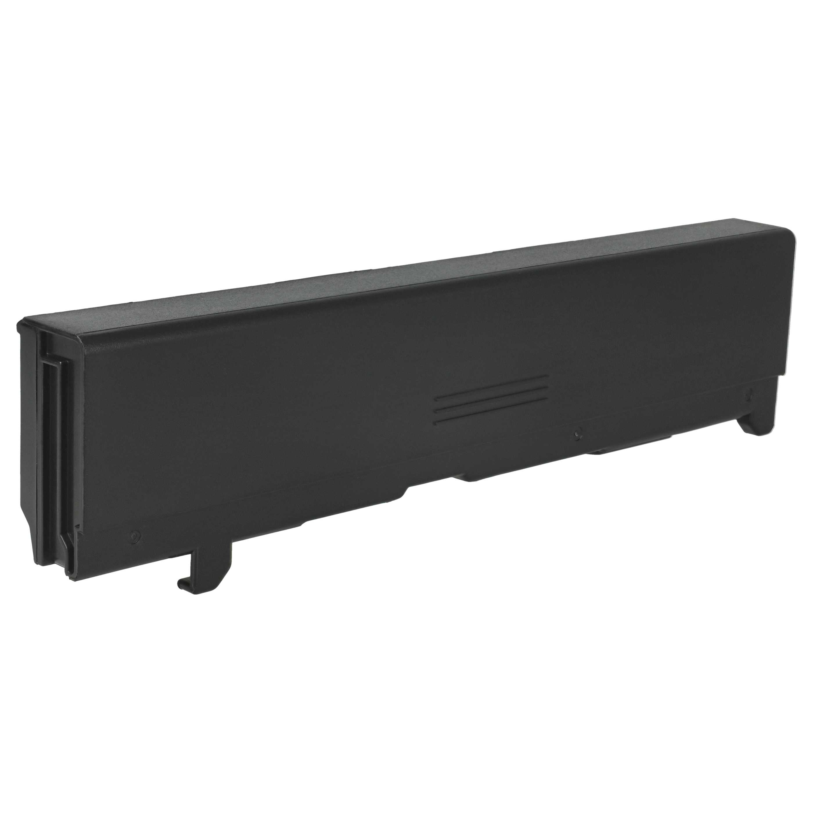 Ein schwarzes, rechteckiges Objekt, wahrscheinlich ein Laptop-Akku, liegt auf weißem Hintergrund. Es hat ein paar Schlitze und Linien an der Seite.