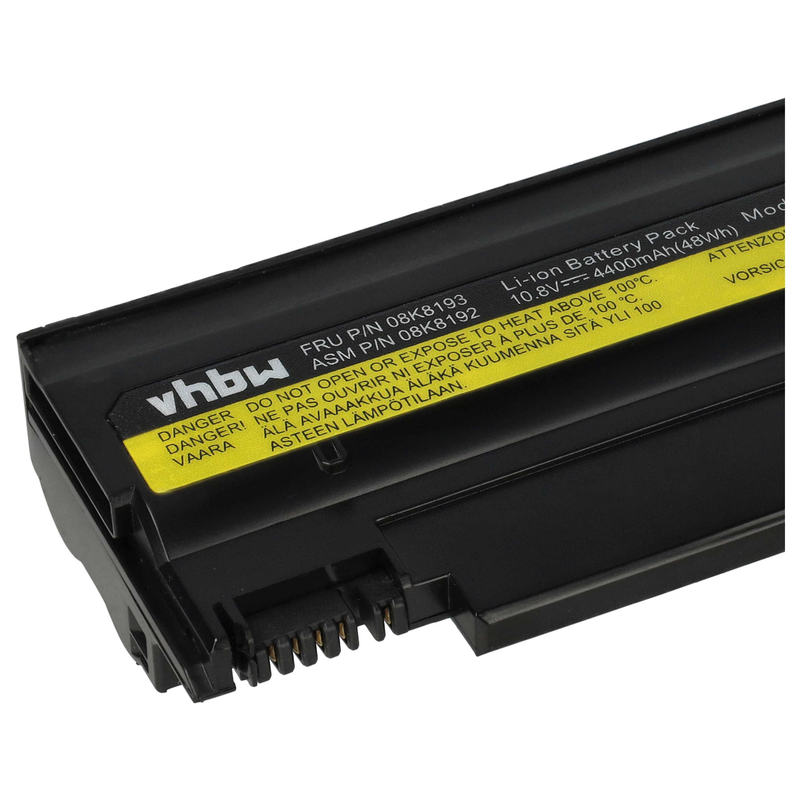 Una batteria nera per laptop, con etichetta di avvertimento gialla. Il testo include modello, voltaggio e avvertimento contro le alte temperature.