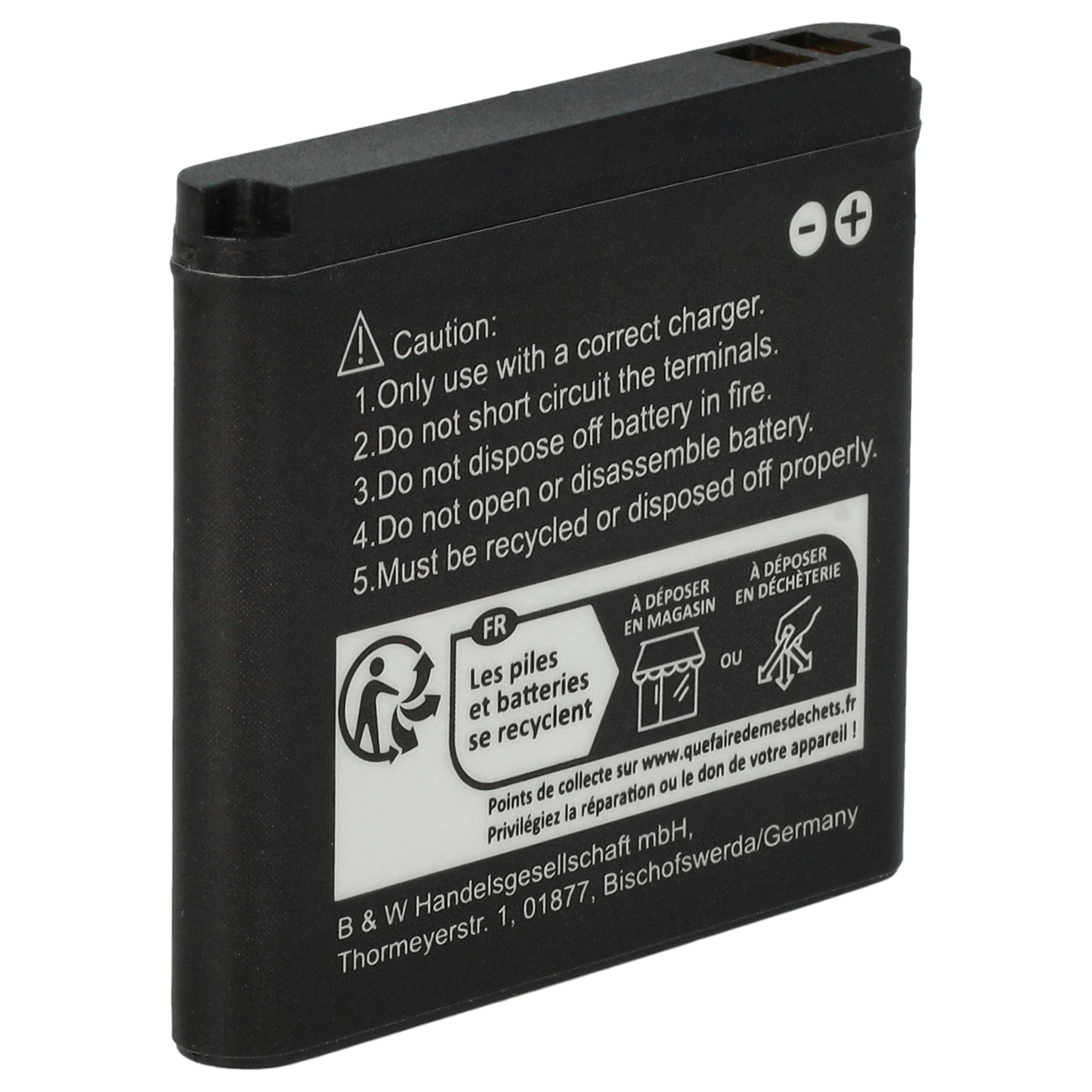 Pacco batteria nero con testo di avvertimento, simboli di riciclaggio e dettagli aziendali. Sfondo bianco.